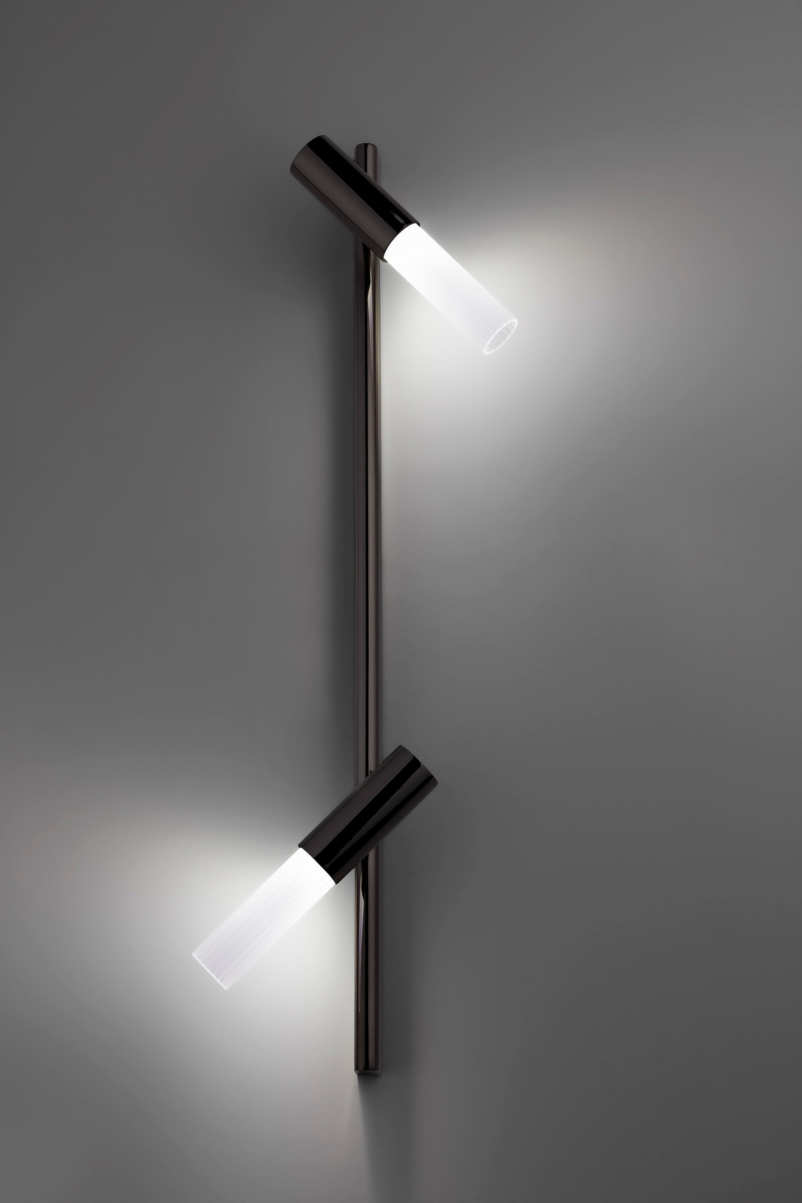 Aplique Linea Special by Euroluce Lampadari
Dimensiones: P 10 x An 4,5 x Al 80 cm.
Materiales: Metal y cristal.

Disponible en diferentes colores. Los precios pueden variar. Todas nuestras lámparas pueden cablearse según cada país. Si se vende a