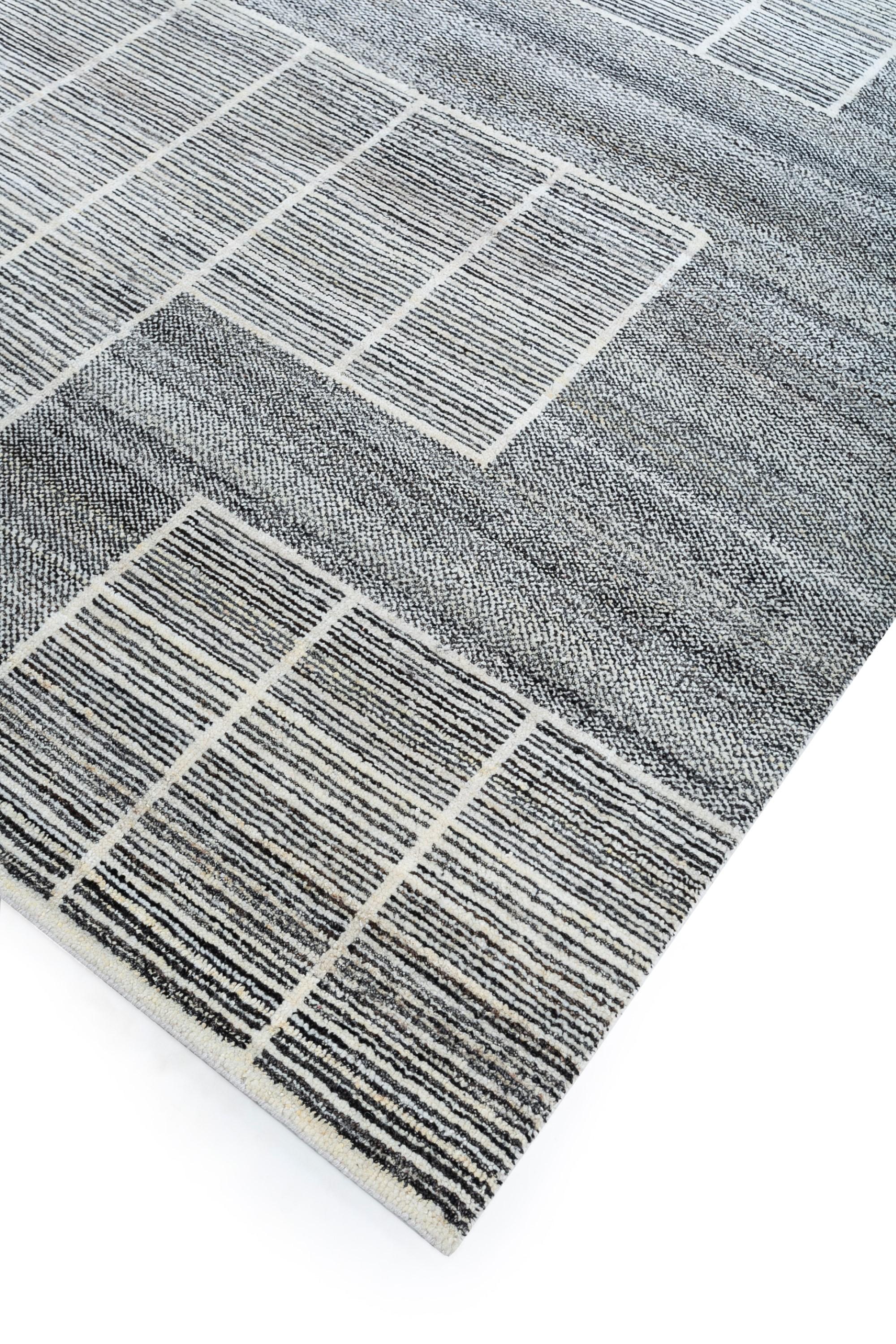 Modern Linear Alabaster Natural White & Caviar 240X300 cm Hand Knotted Rug For Sale