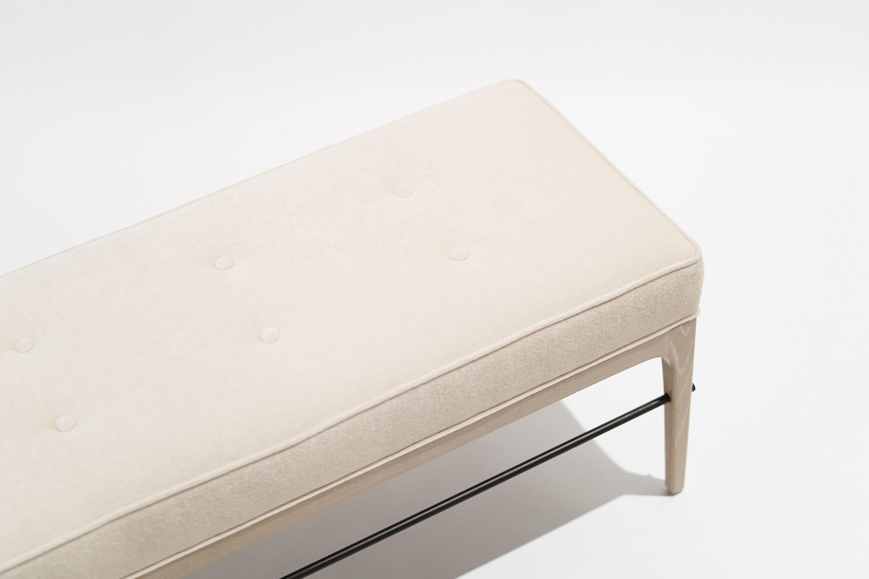 Banc linéaire en chêne blanc Series 72 de Stamford Modern en vente 2