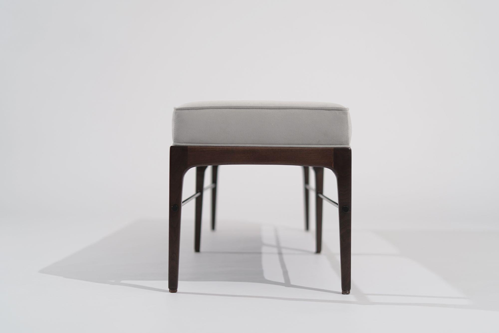 XXIe siècle et contemporain Banc linéaire en noyer foncé Série 72 par Stamford Modern en vente
