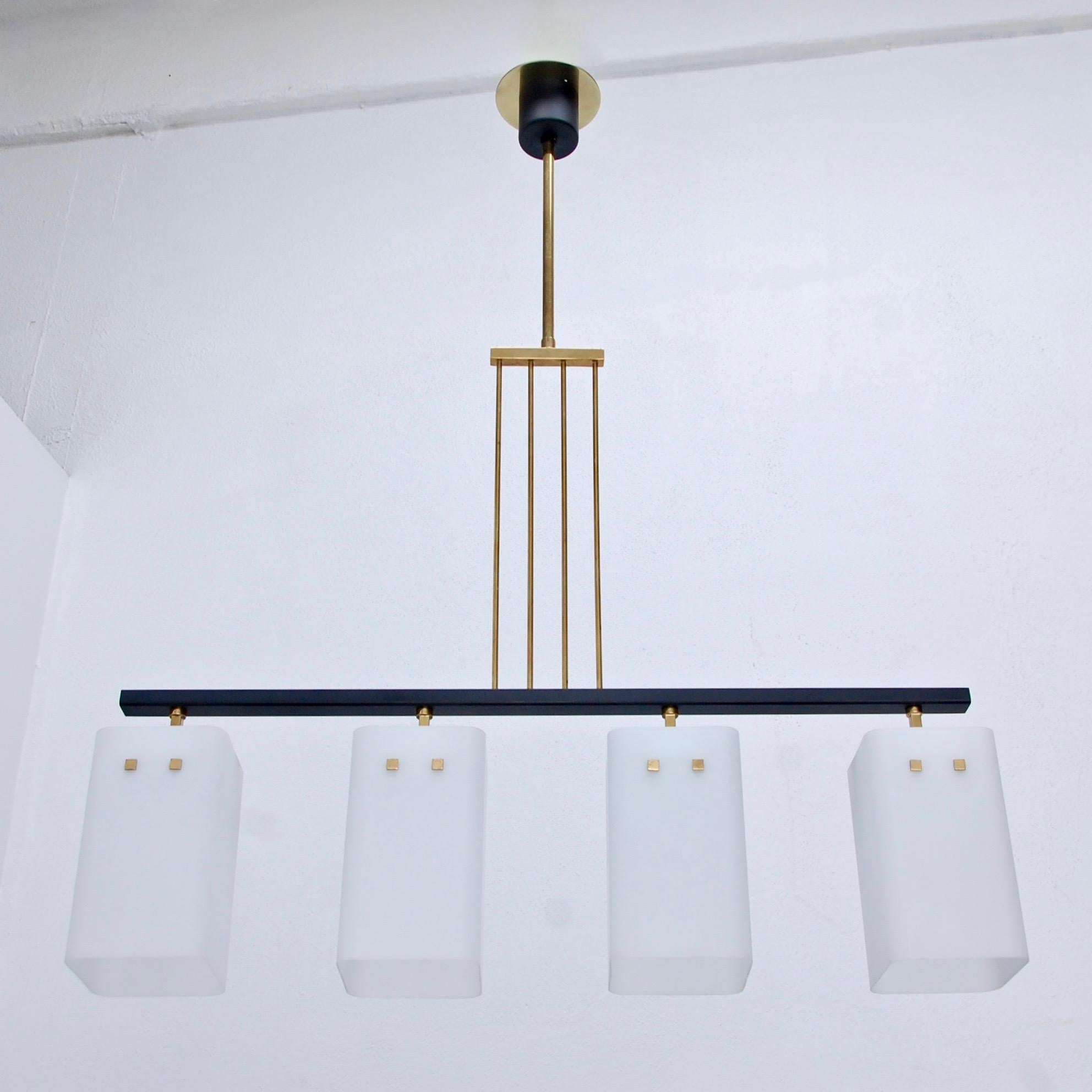 Italienischer linearer kubistischer Kronleuchter im Angebot 2