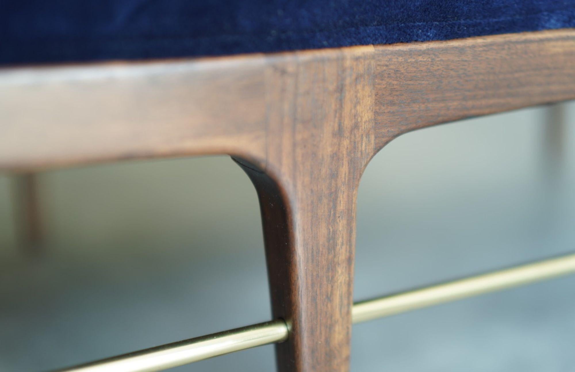 Letto da giorno lineare in noce scuro Serie 72 di Stamford Modern in vendita 2