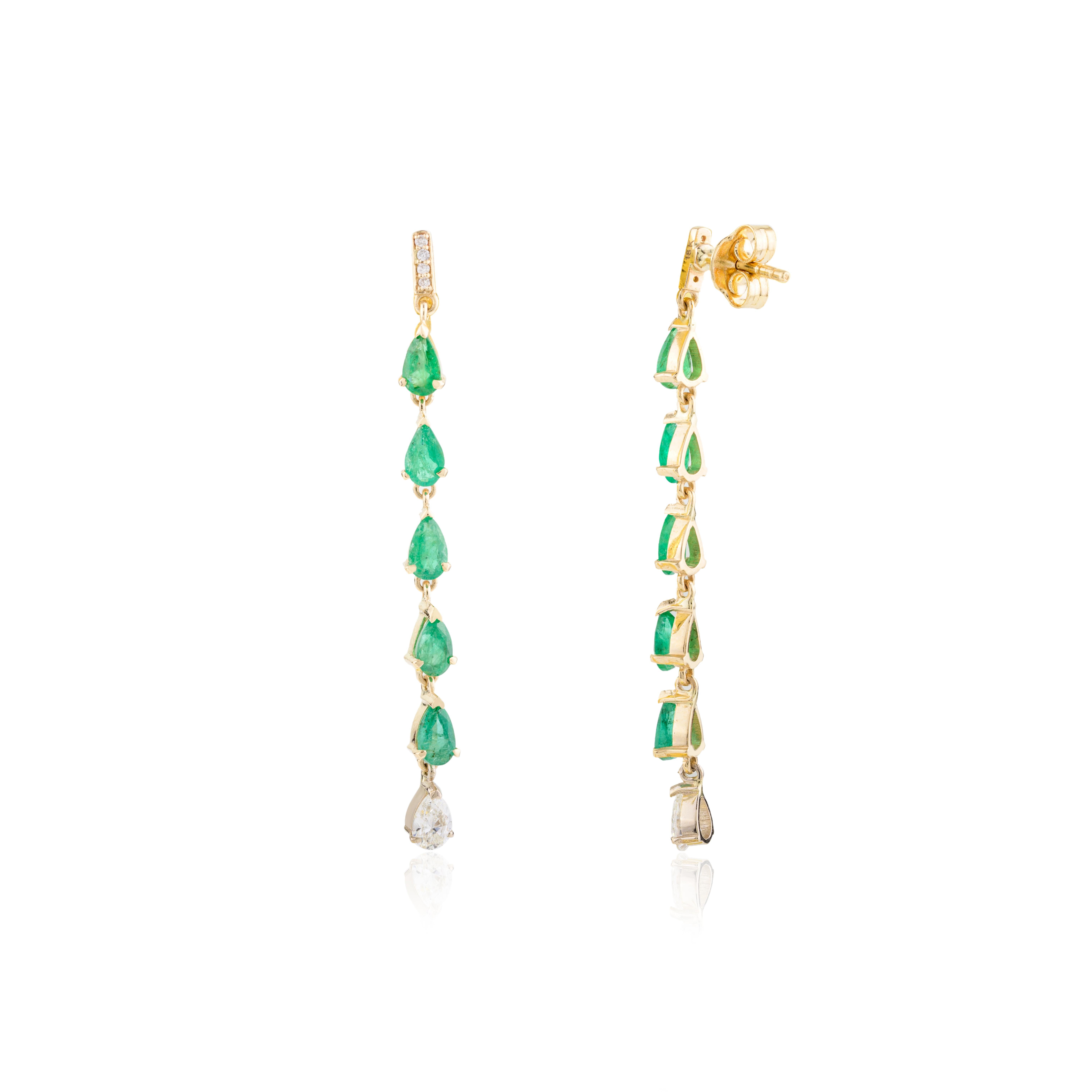 Donna Orecchini a goccia lunghi con diamante smeraldo lineare in oro giallo massiccio 18 ct. in vendita