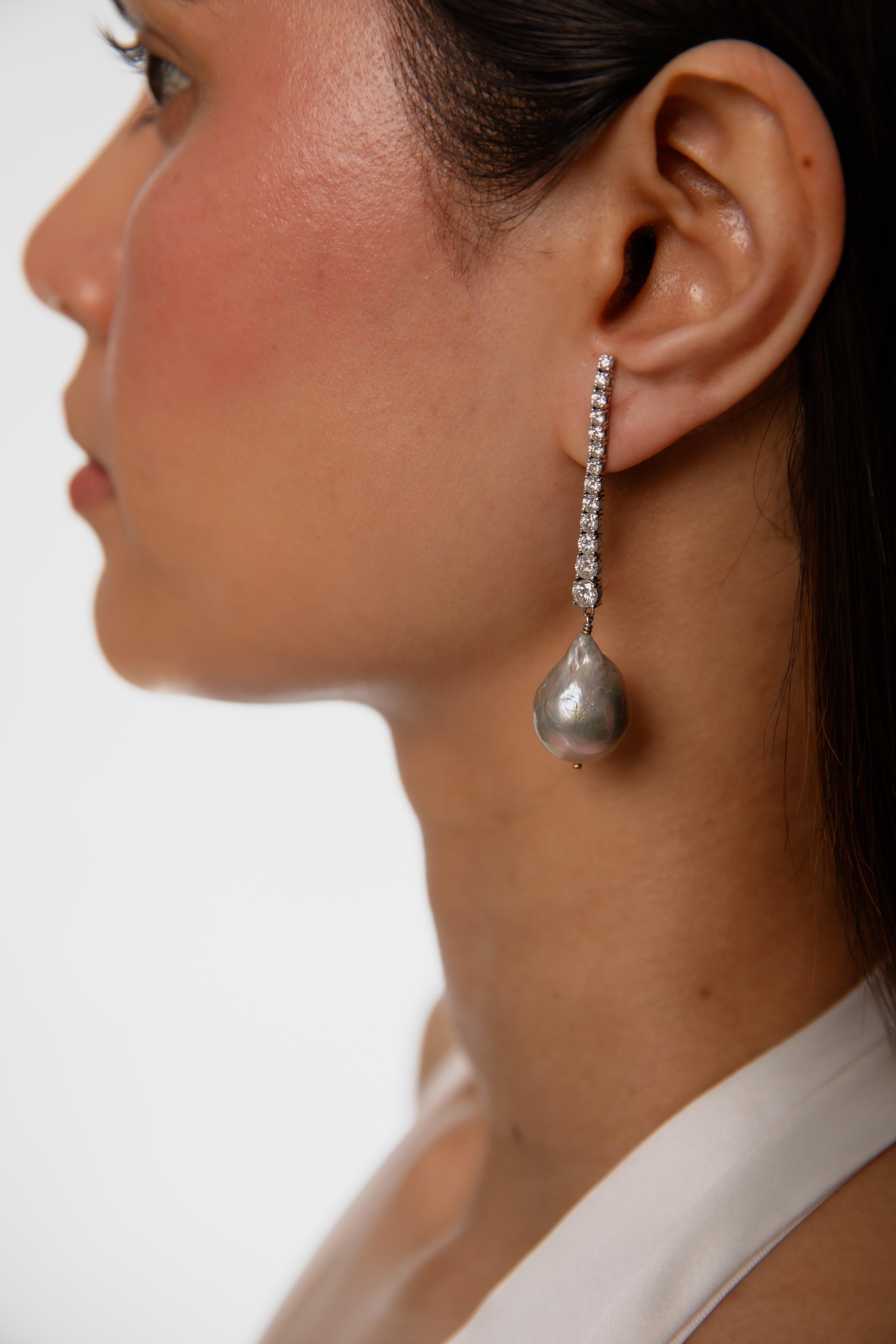 Orecchino con diamante lineare graduato da 2,00 carati con perla barocca in vendita 2