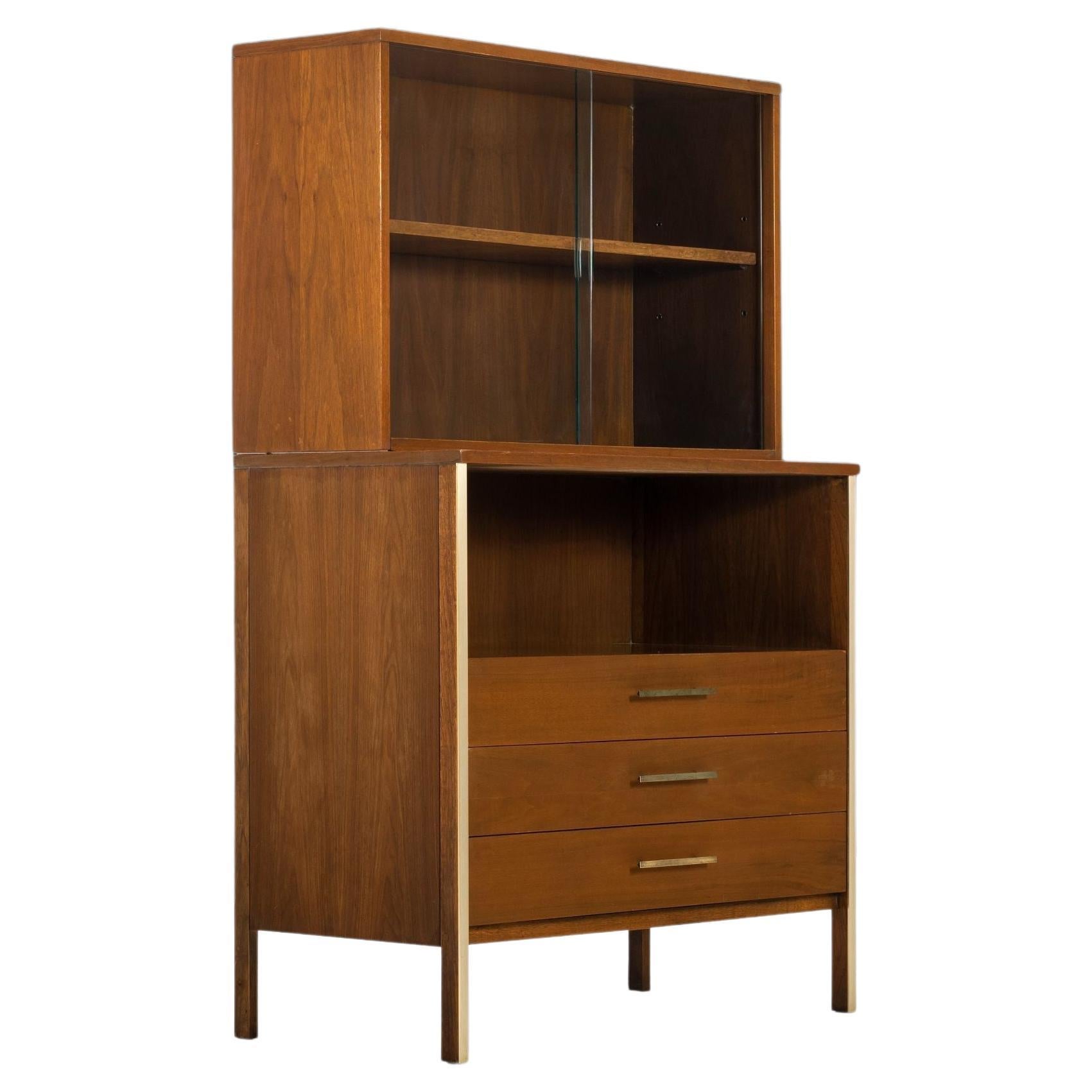 Linearer Gruppen-Vitrinenschrank von Paul McCobb für Calvin Furniture, ca. 1960er Jahre im Angebot