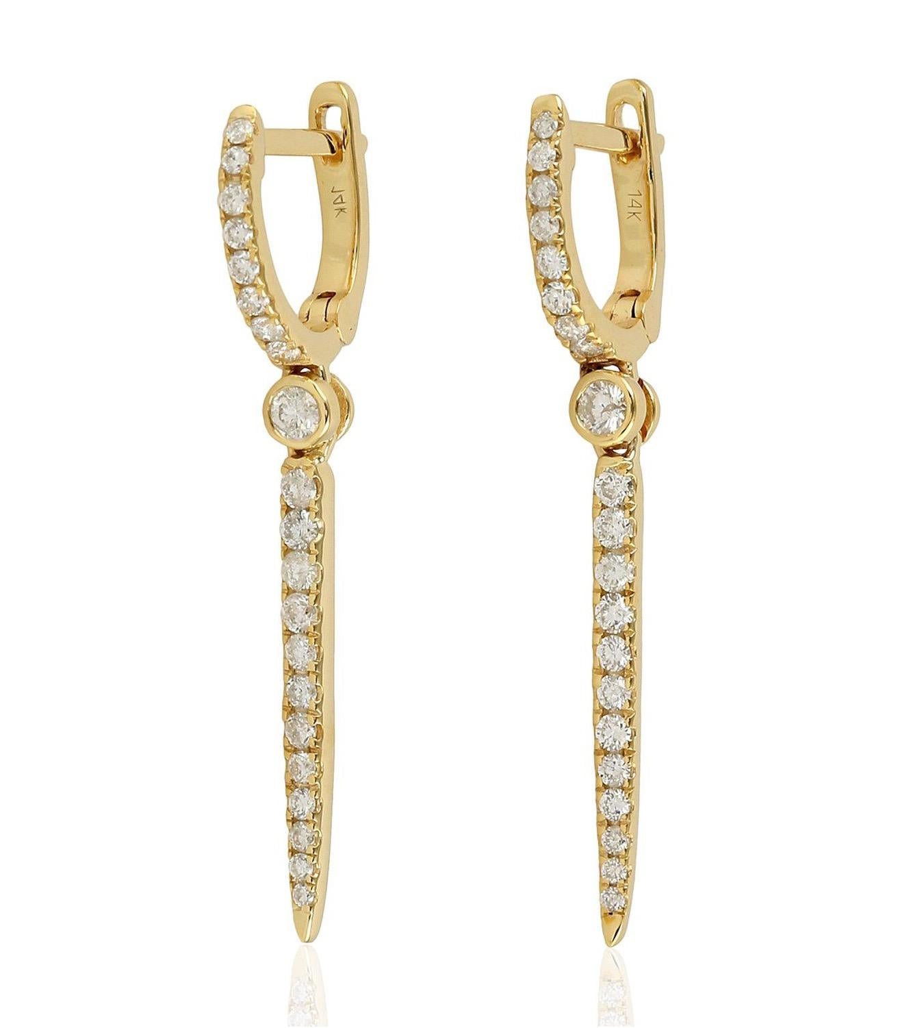 Boucles d'oreilles Huggie en or 14 carats avec diamants linéaires Neuf - En vente à Hoffman Estate, IL