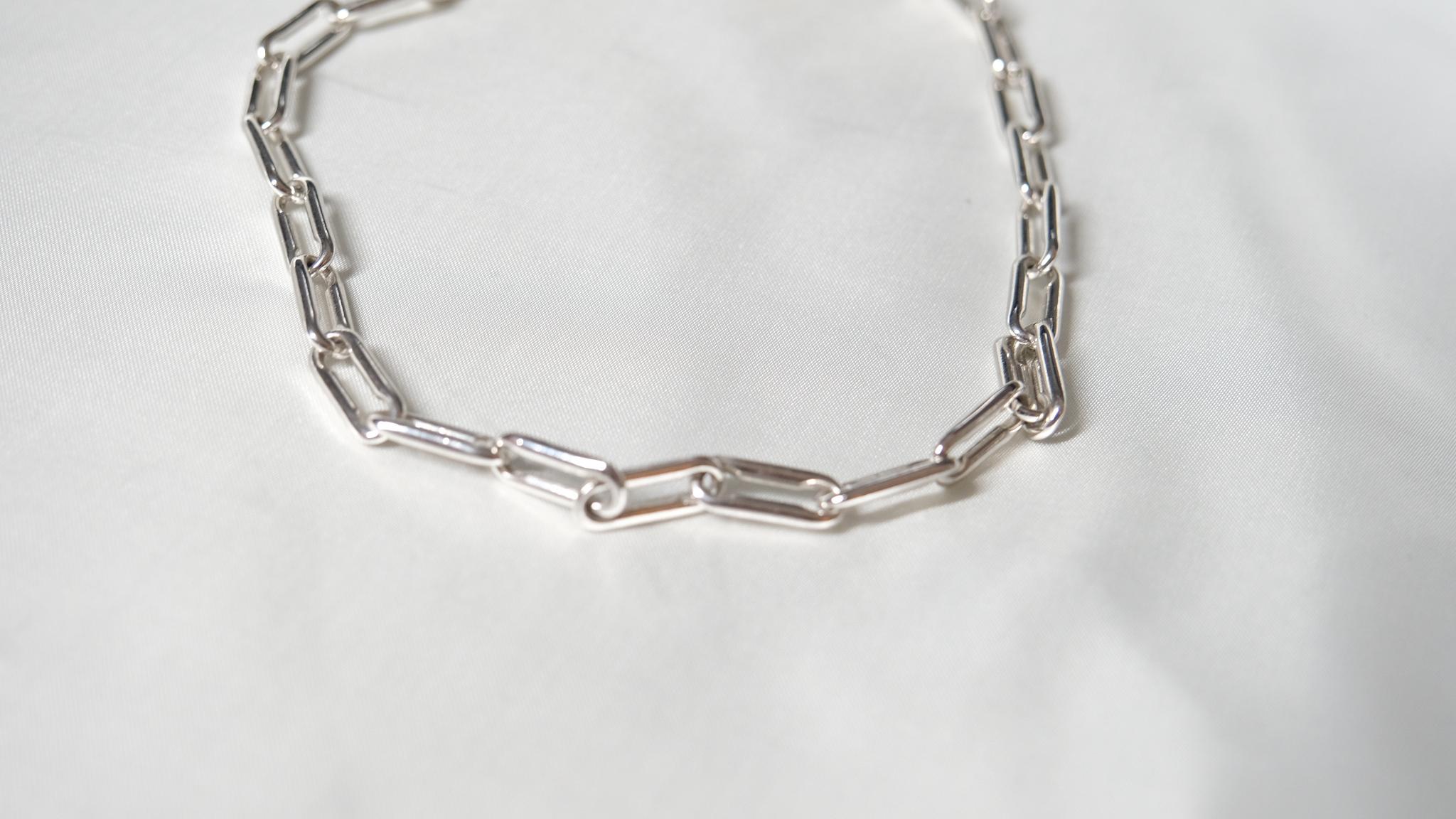 Linear Link Curved Necklace, 18k White Gold In New Condition For Sale In Leigh-On-Sea, GB