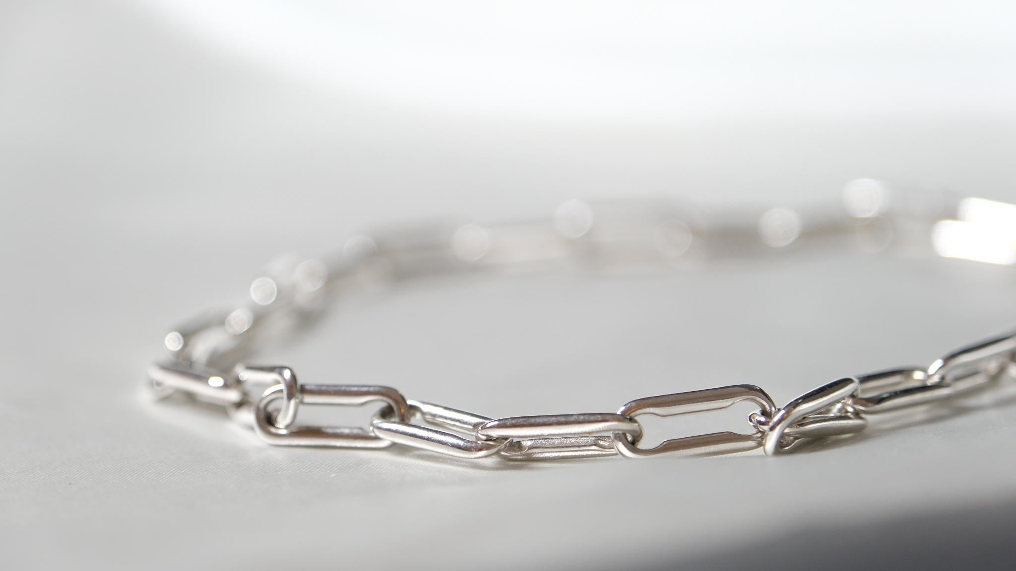 Linear Link Curved Necklace, 18k White Gold For Sale 2
