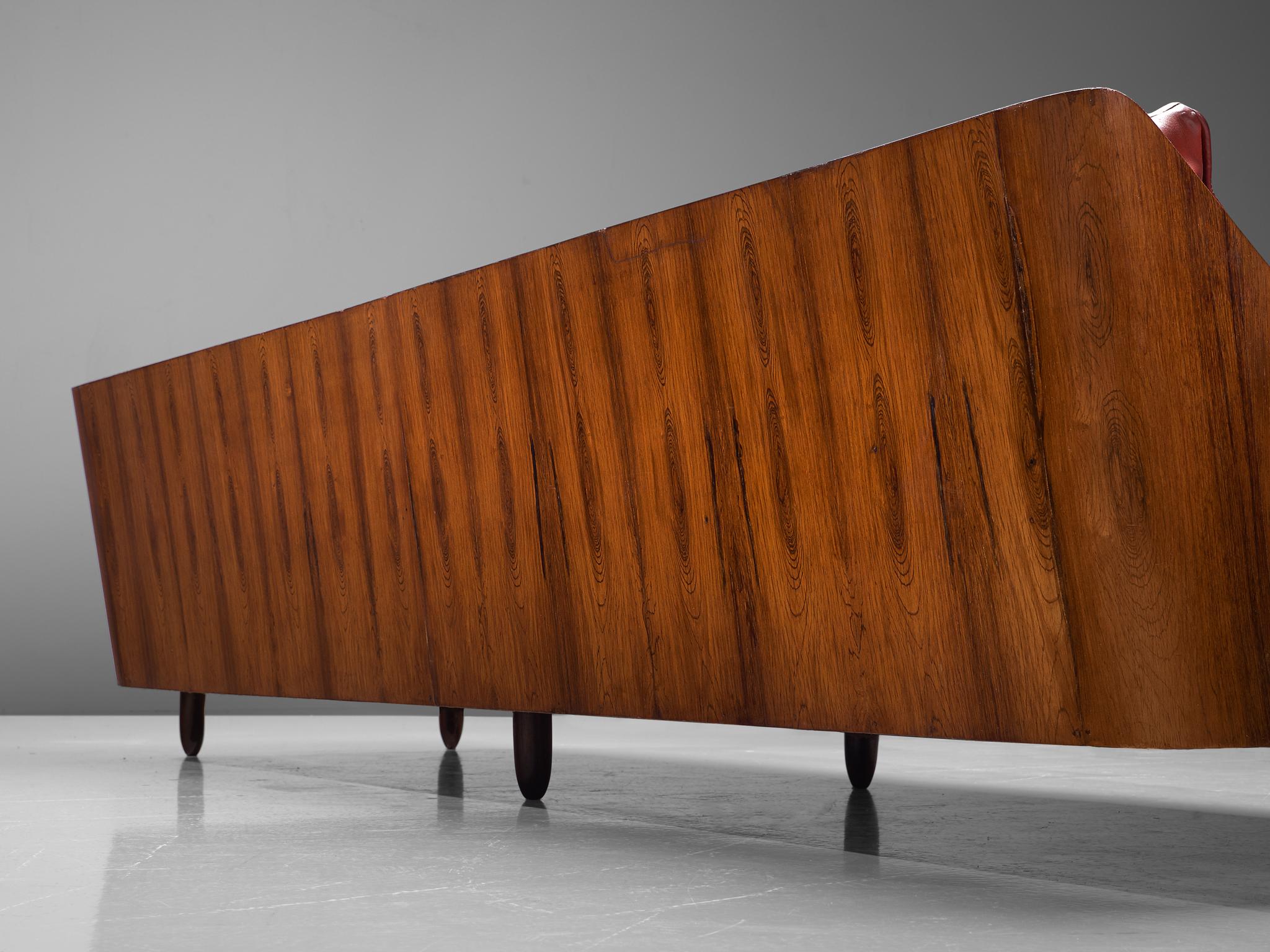 Lineart Moveis e Decoracoes Customizable Sofa in Rosewood In Good Condition In Waalwijk, NL