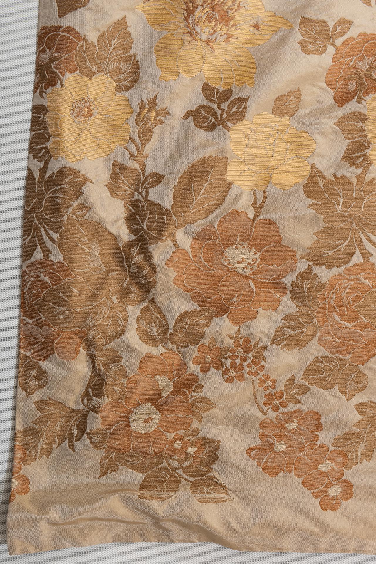 Machine-Made Lined Silk Curtain For Sale