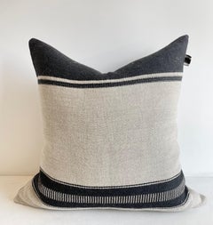 Kissenbezug aus Leinen und Wolle mit Marshall-Streifen in Schwarz und Natur