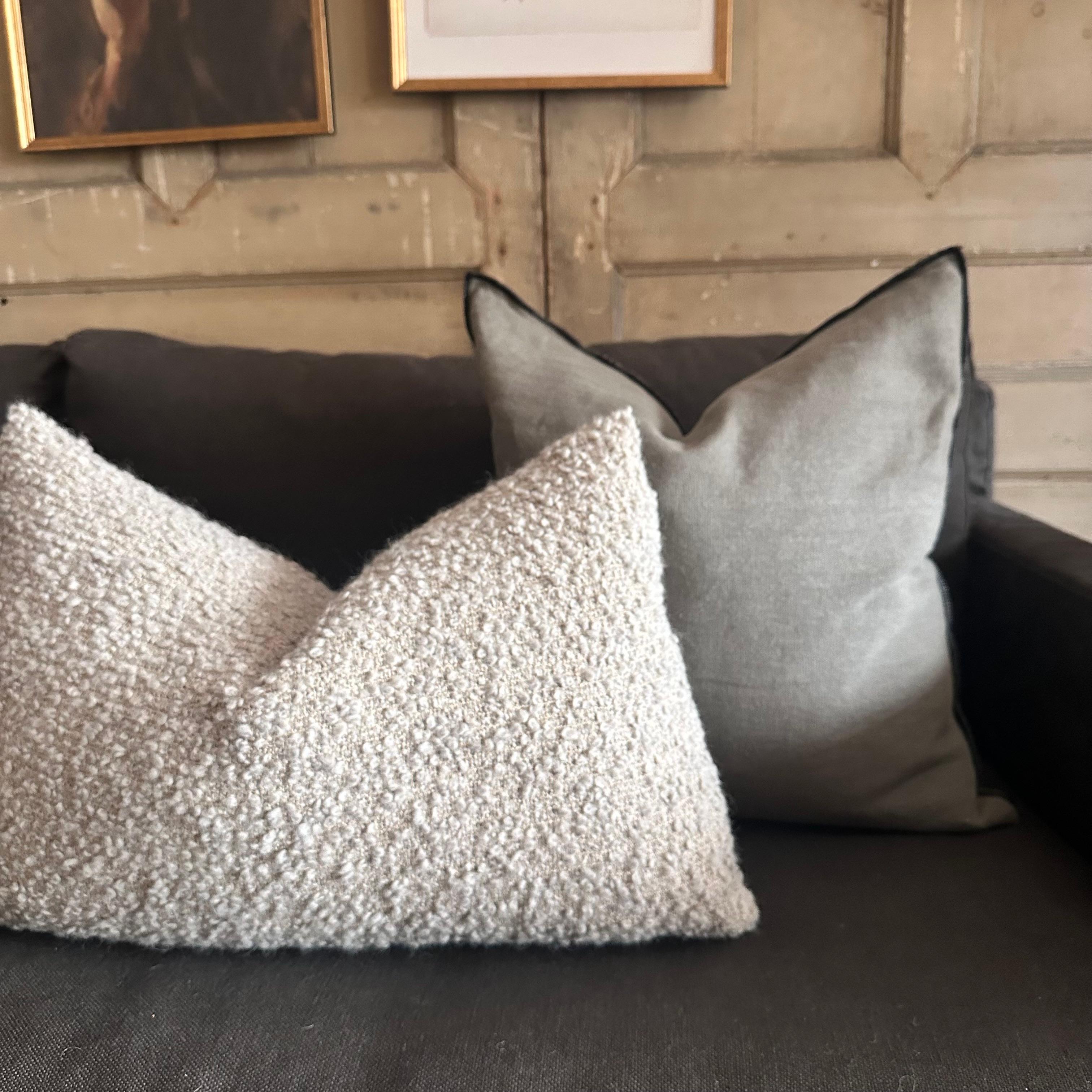 The Bubley pillow is made with a Belgian linen warp and alternating Belgian linen/Alpaca wool weft. The boucle Alpaca weft creates a stunning texture that contrast beautifully with the Belgian linen.   
Color: A soft pale shale gray wool with flax