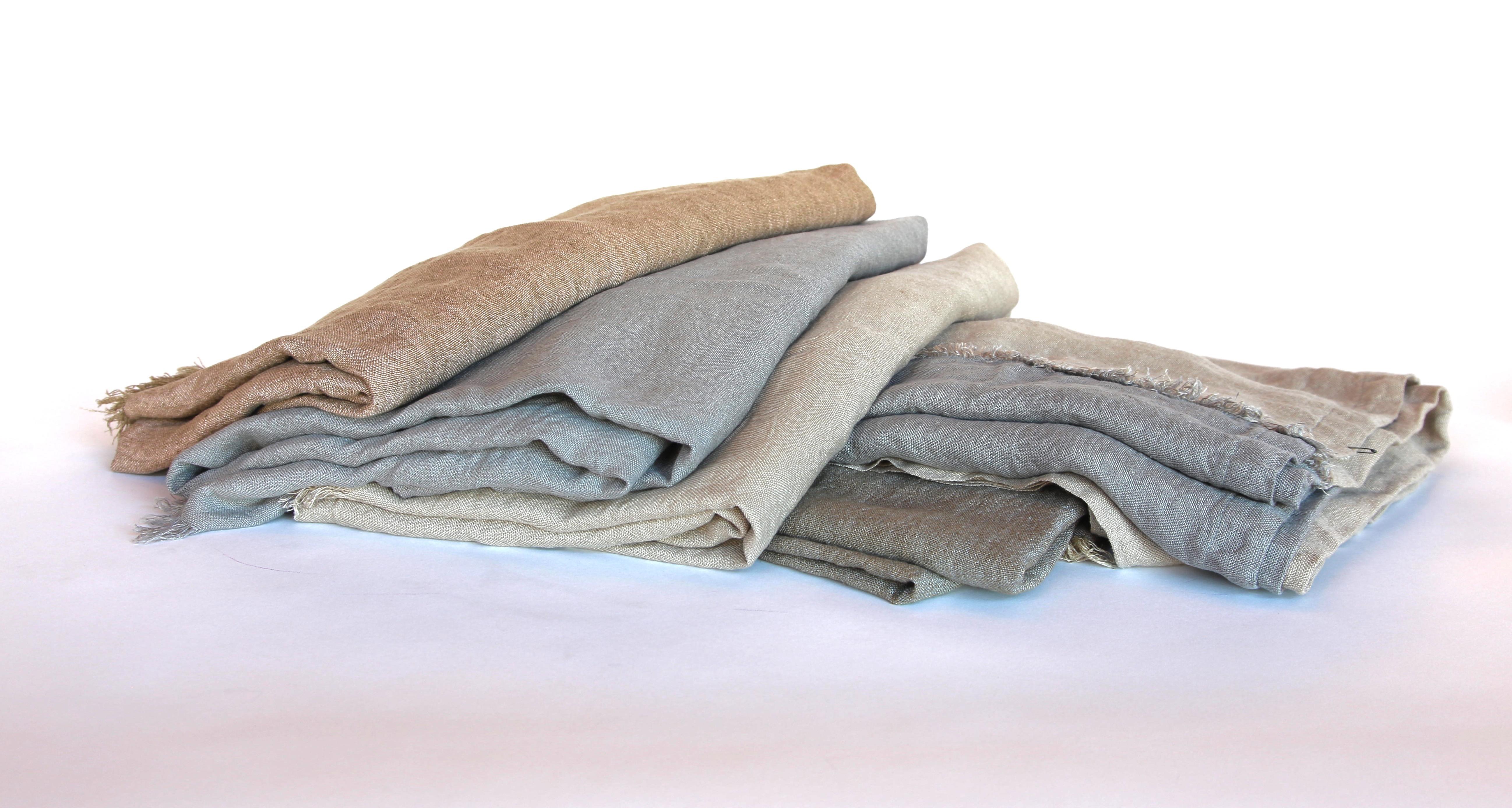 Linen blankets. Sold individually.
Measures: Maxi: 180 x 220 in grey, beige, blue and pink $560.
Polo: 220 x 240 in beige/grey $790.