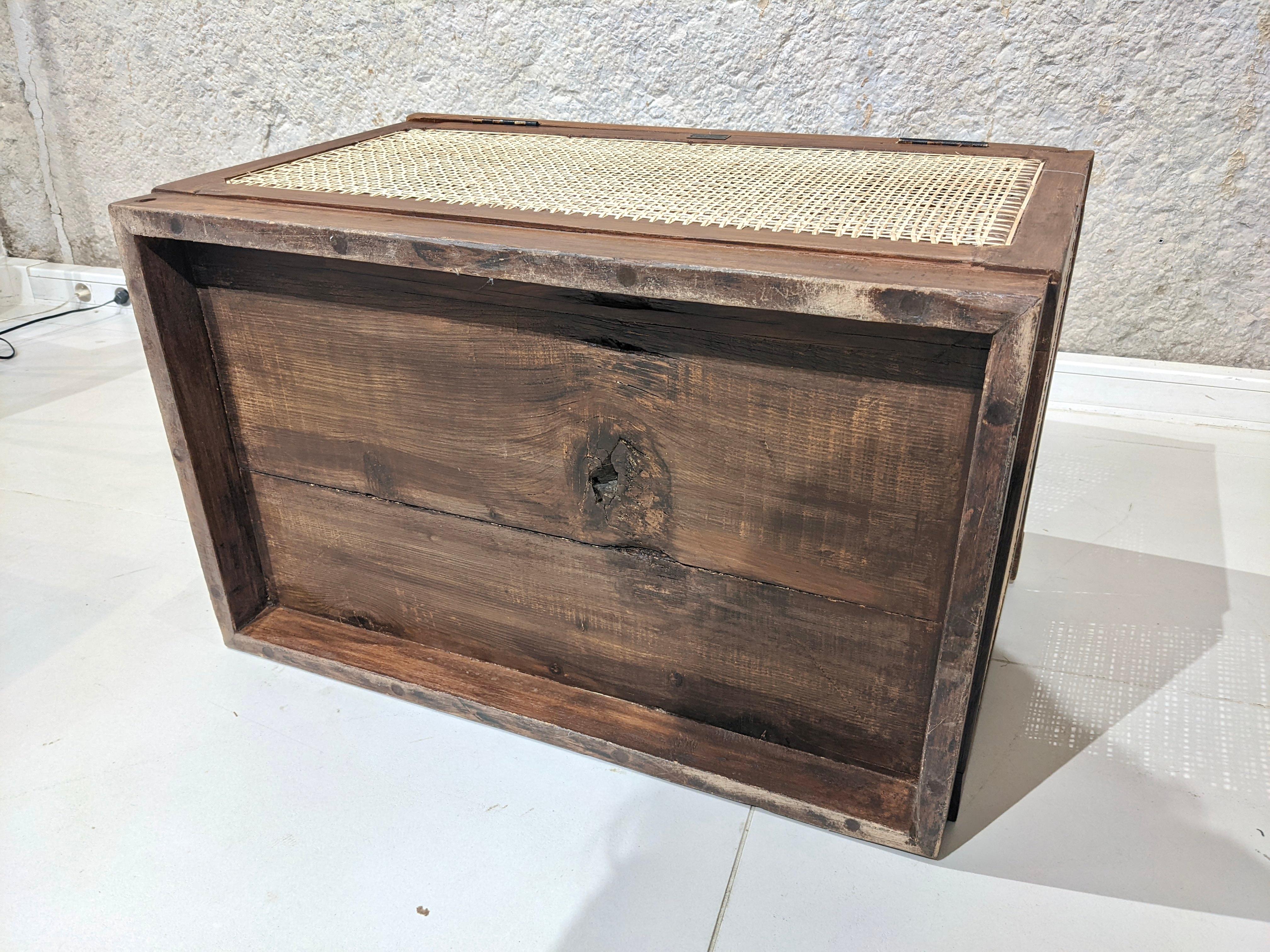 Linen box by Pierre Jeanneret 5