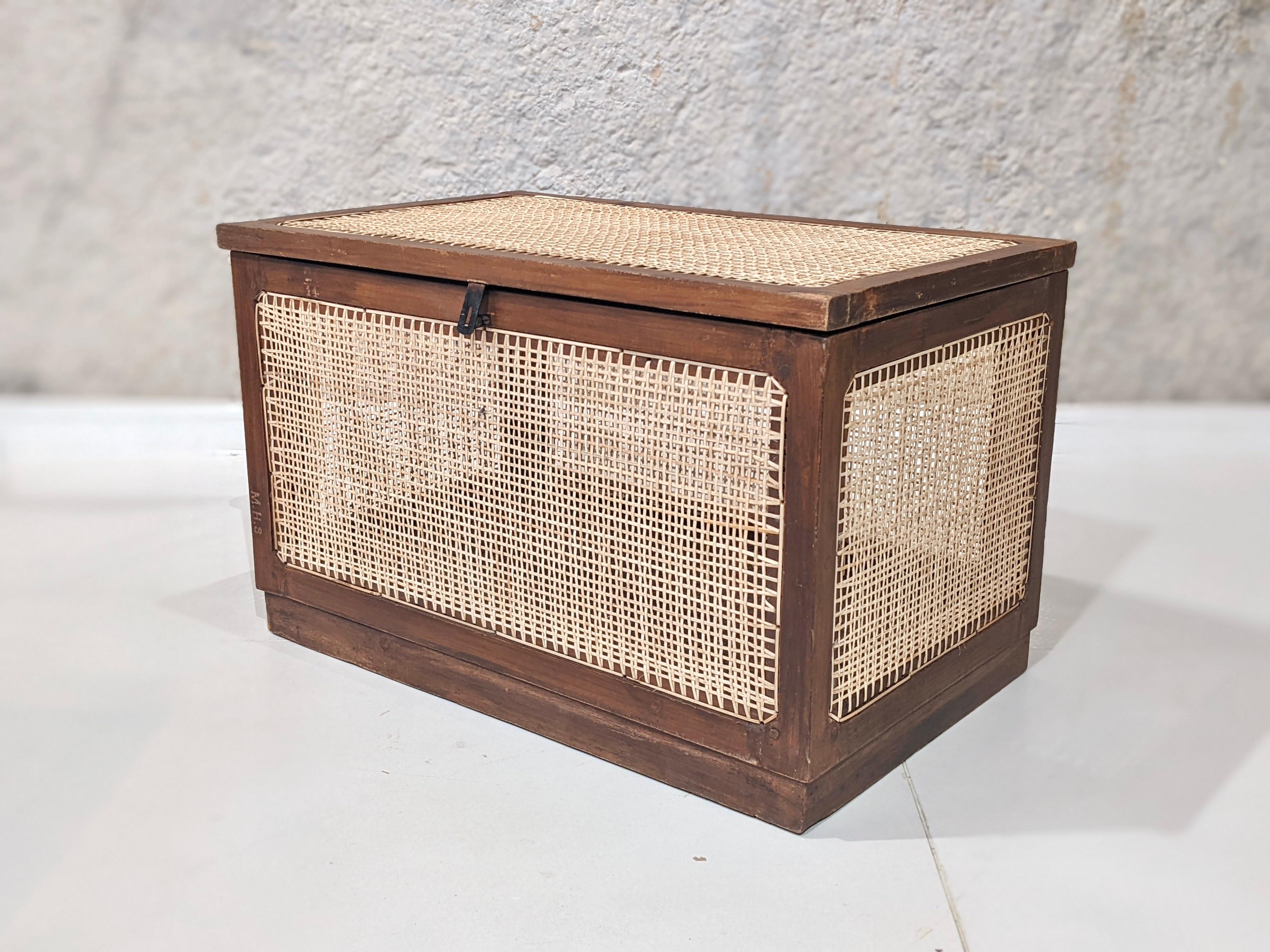 Linen box by Pierre Jeanneret In Good Condition In lyon, FR