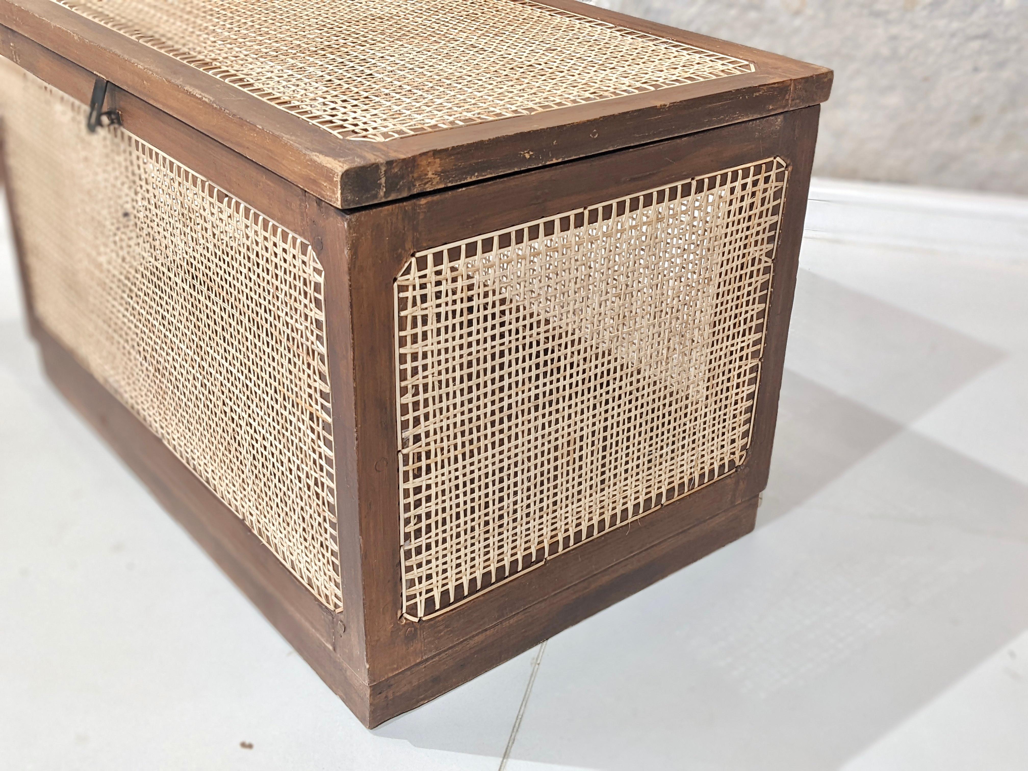 Linen box by Pierre Jeanneret 1