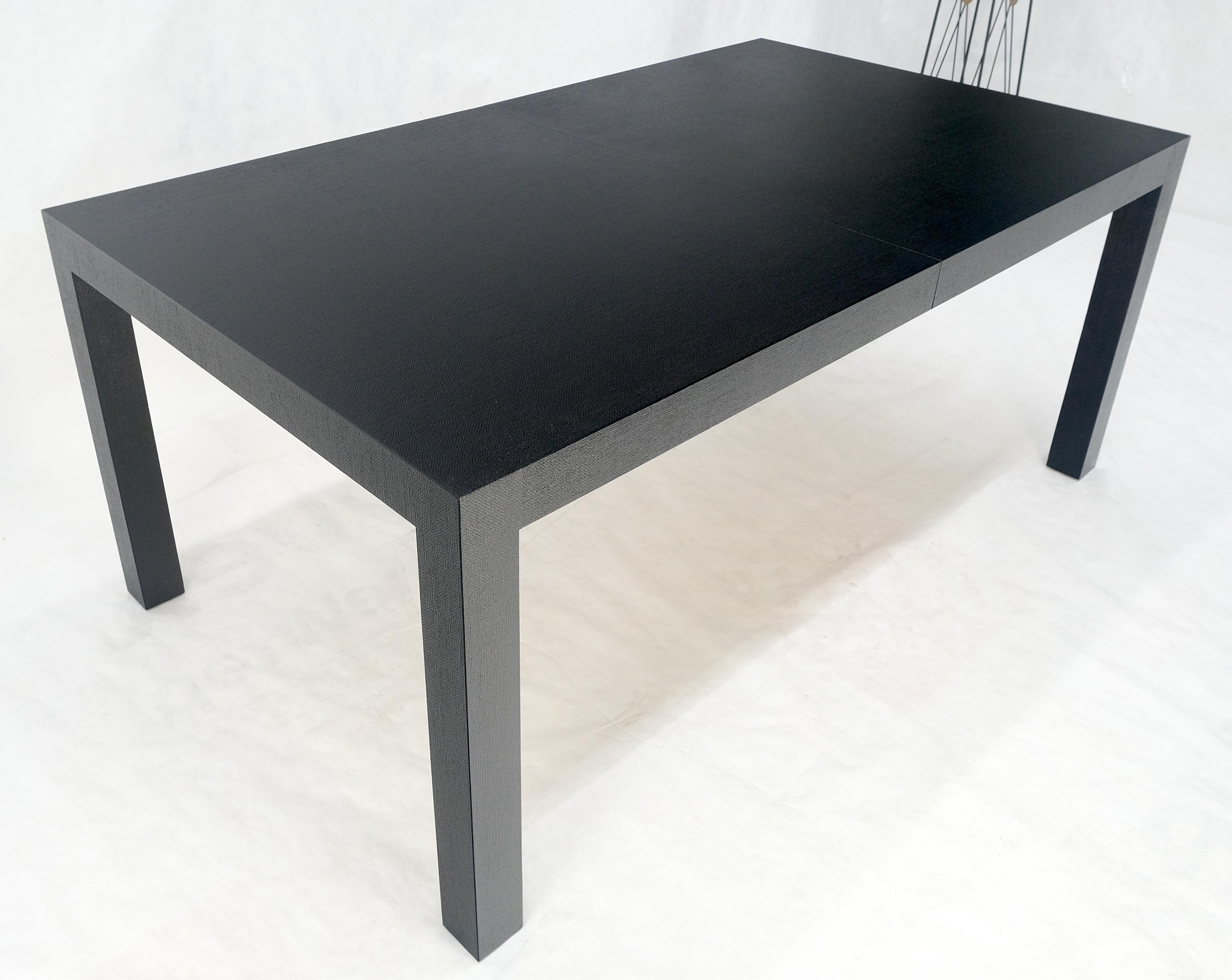 Table de salle à manger Parsons mi-siècle compacte à une feuille en lin et laque noire en vente 3