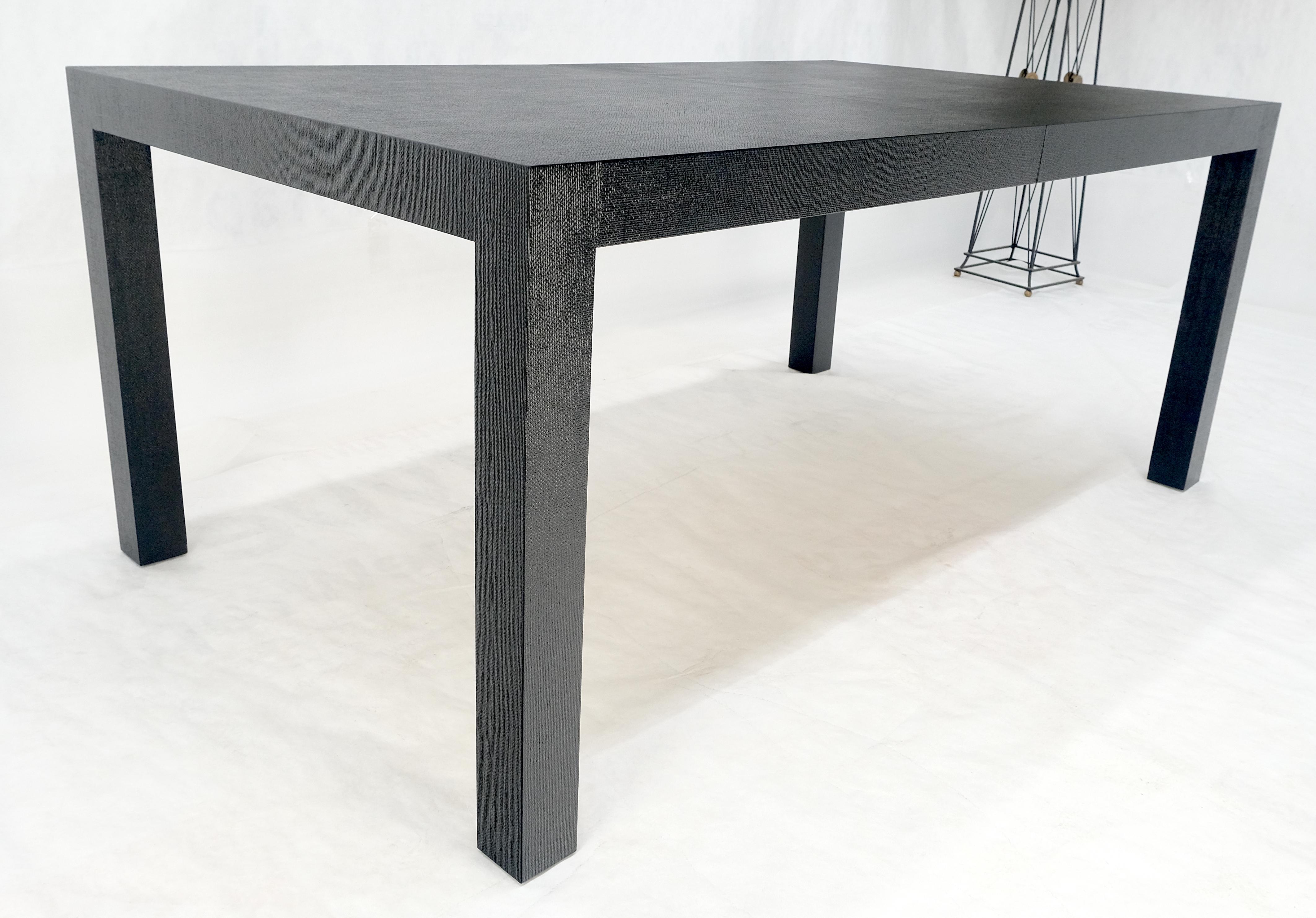 Table de salle à manger Parsons mi-siècle compacte à une feuille en lin et laque noire en vente 4