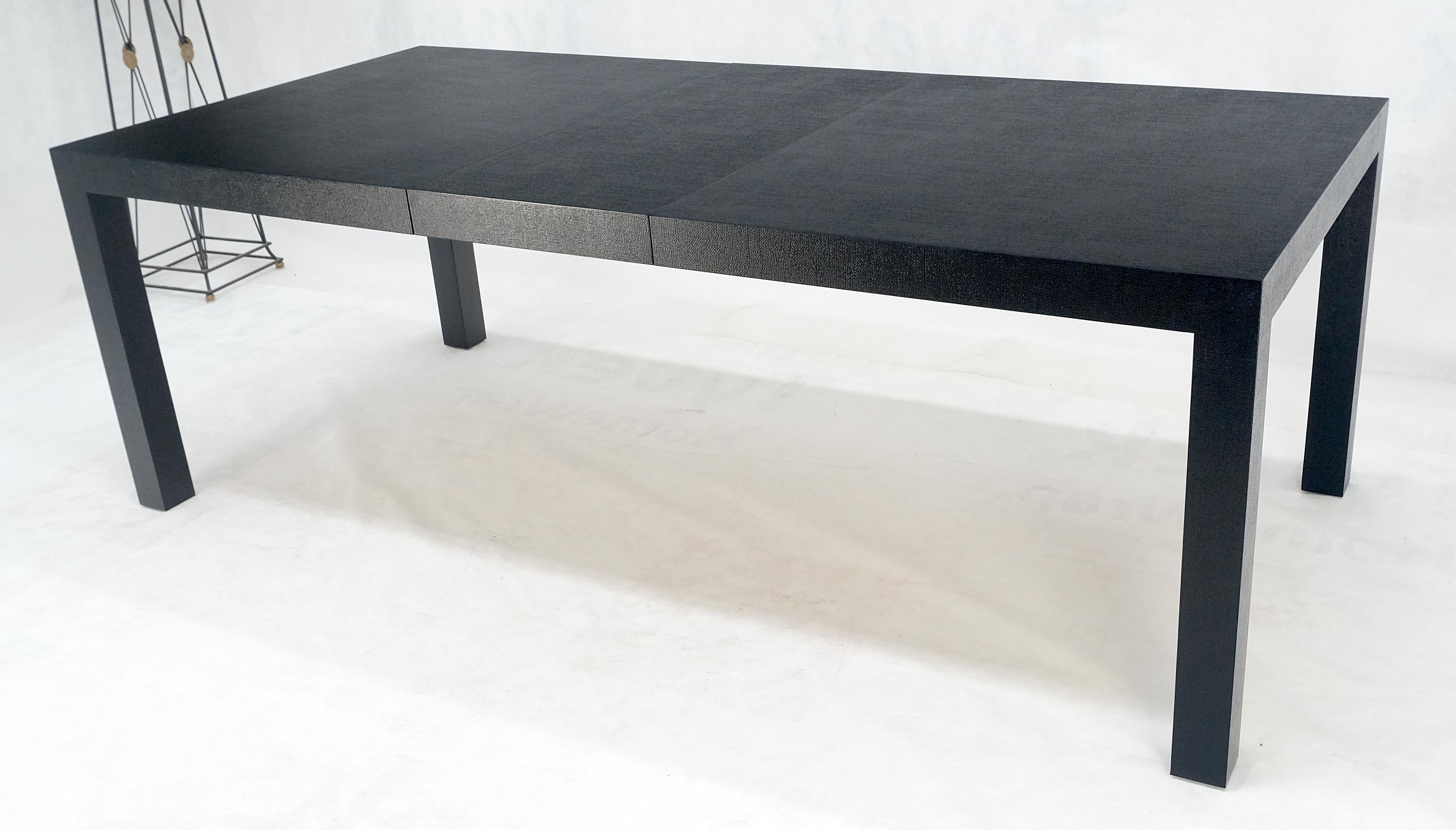 Table de salle à manger Parsons mi-siècle compacte à une feuille en lin et laque noire en vente 7