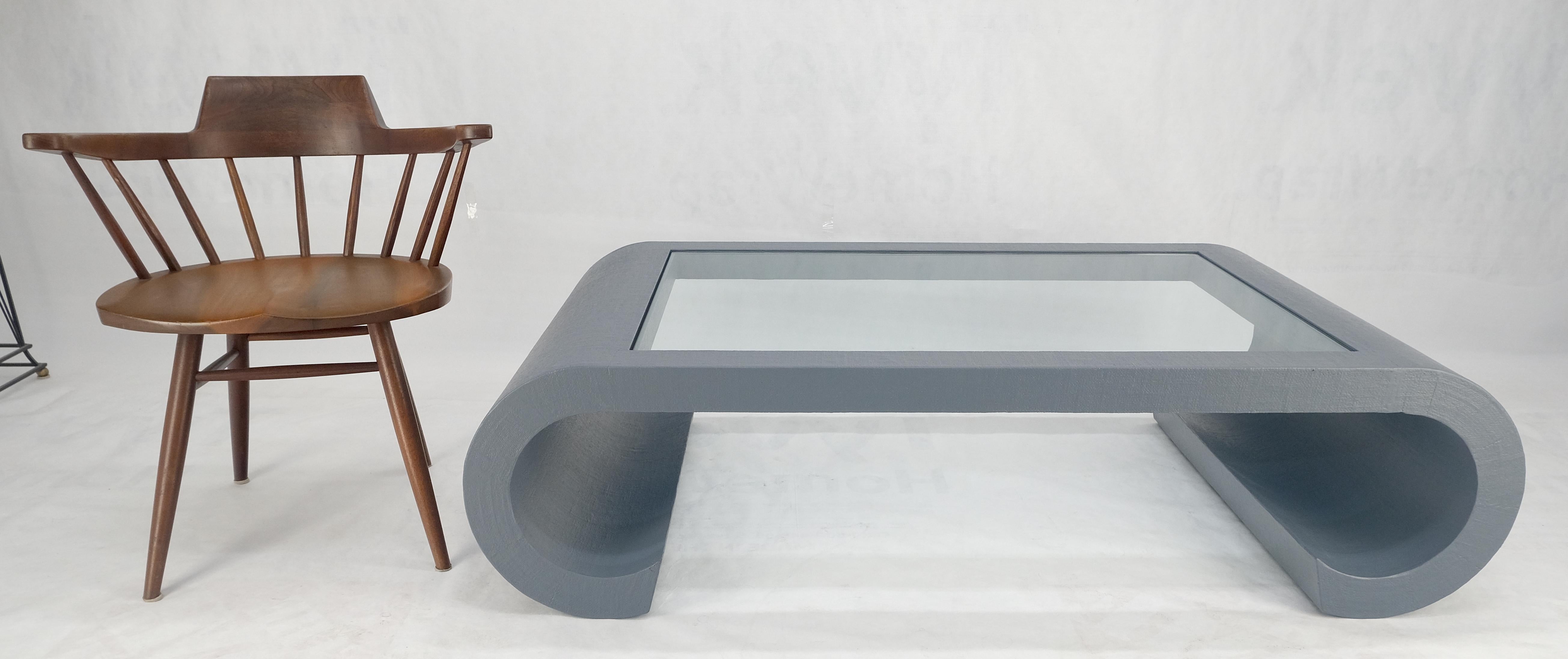 Table basse MCM gris argenté C en forme de volute avec dessus en verre Bon état - En vente à Rockaway, NJ