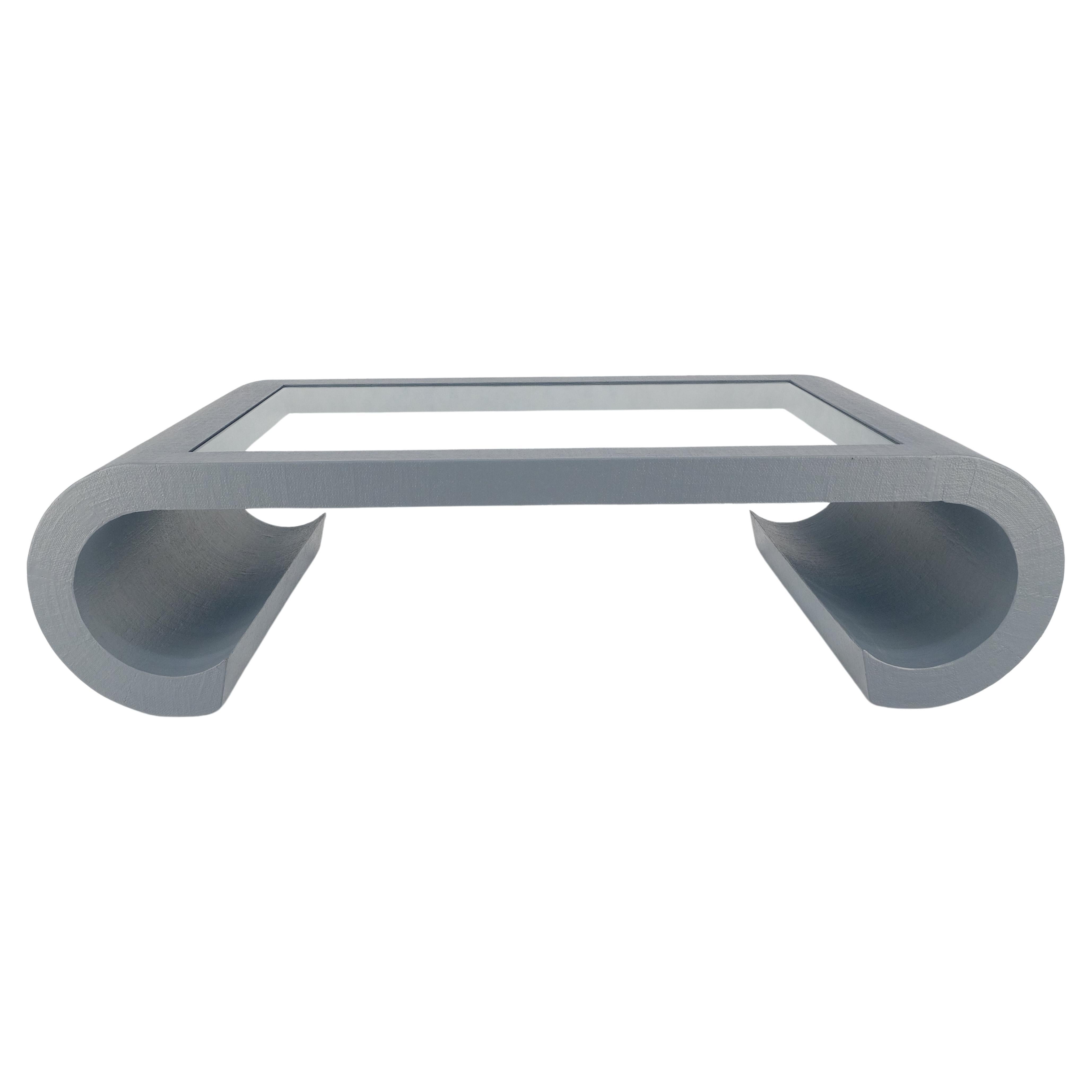 Mesa de centro MCM con tapa de cristal en forma de voluta C gris plateada envuelta en tela de lino MINT