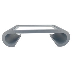 Mesa de centro MCM con tapa de cristal en forma de voluta C gris plateada envuelta en tela de lino MINT