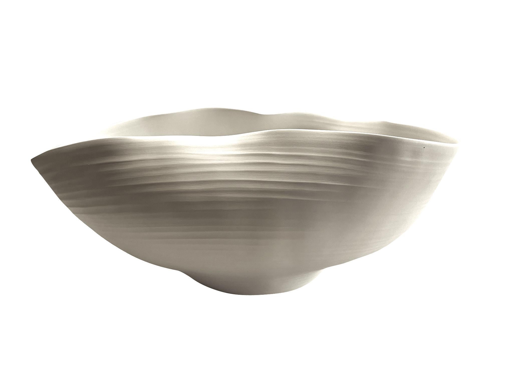 Leinen Farbe Große Keramik Hand Made Schale, Italien, Contemporary (Italienisch) im Angebot