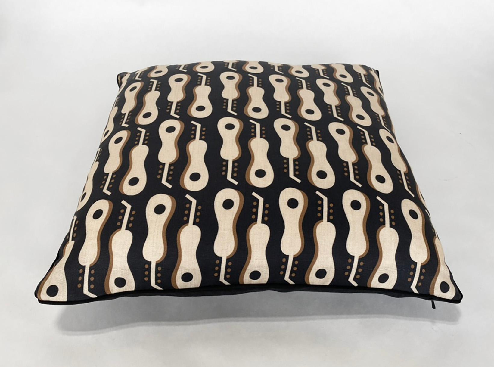 Here's a beautiful linen pillow or cushion by Matt Murphy Studio. The pattern is based on a drawing from the Tommi Parzinger archives. The pillow is printed in the USA on 100% French linen and the tonal linen back of the pillow is 100% Irish linen.