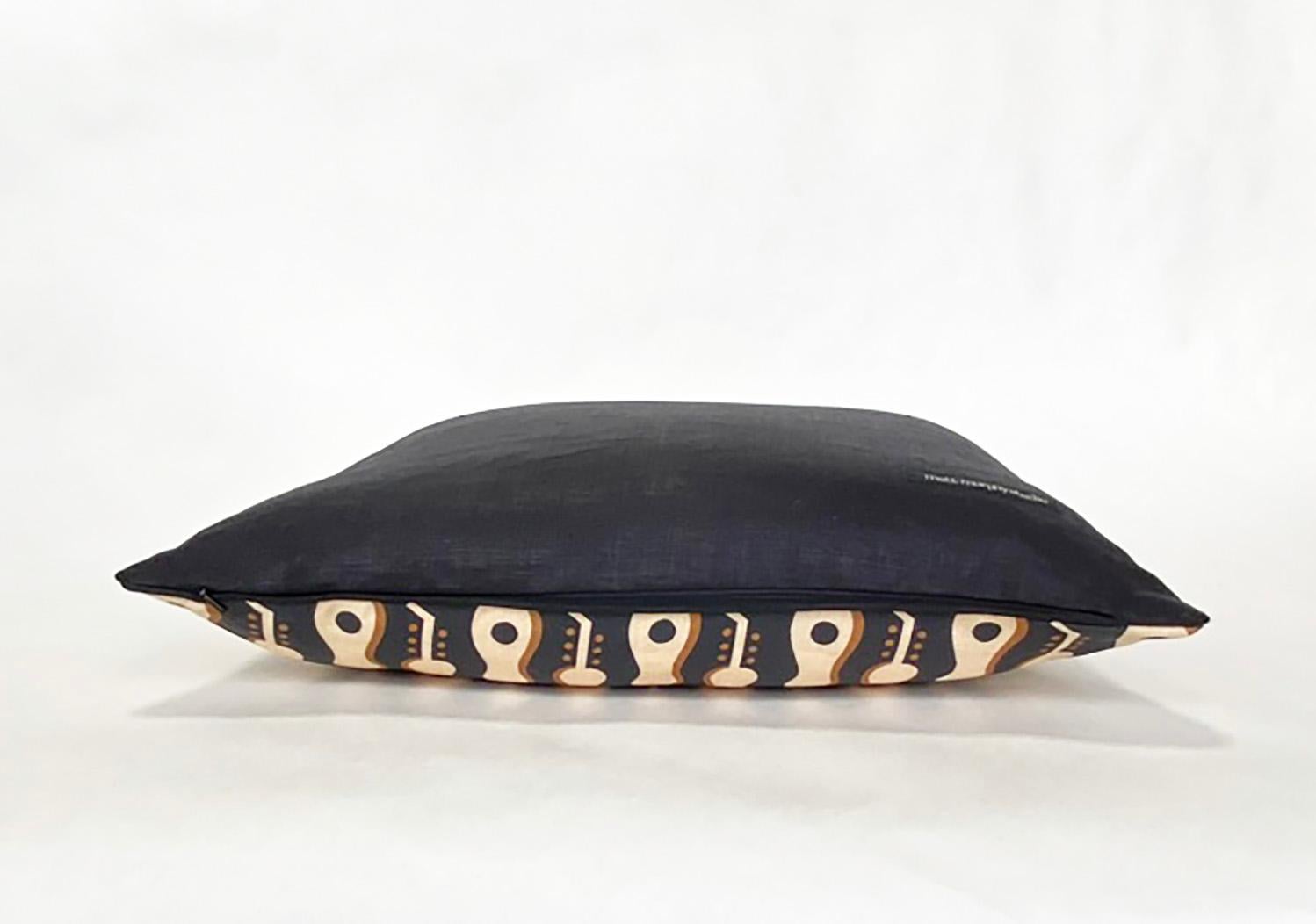 Linen Guitar Print Throw Pillow with Pattern from Tommi Parzinger Archives In New Condition For Sale In Minneapolis, MN