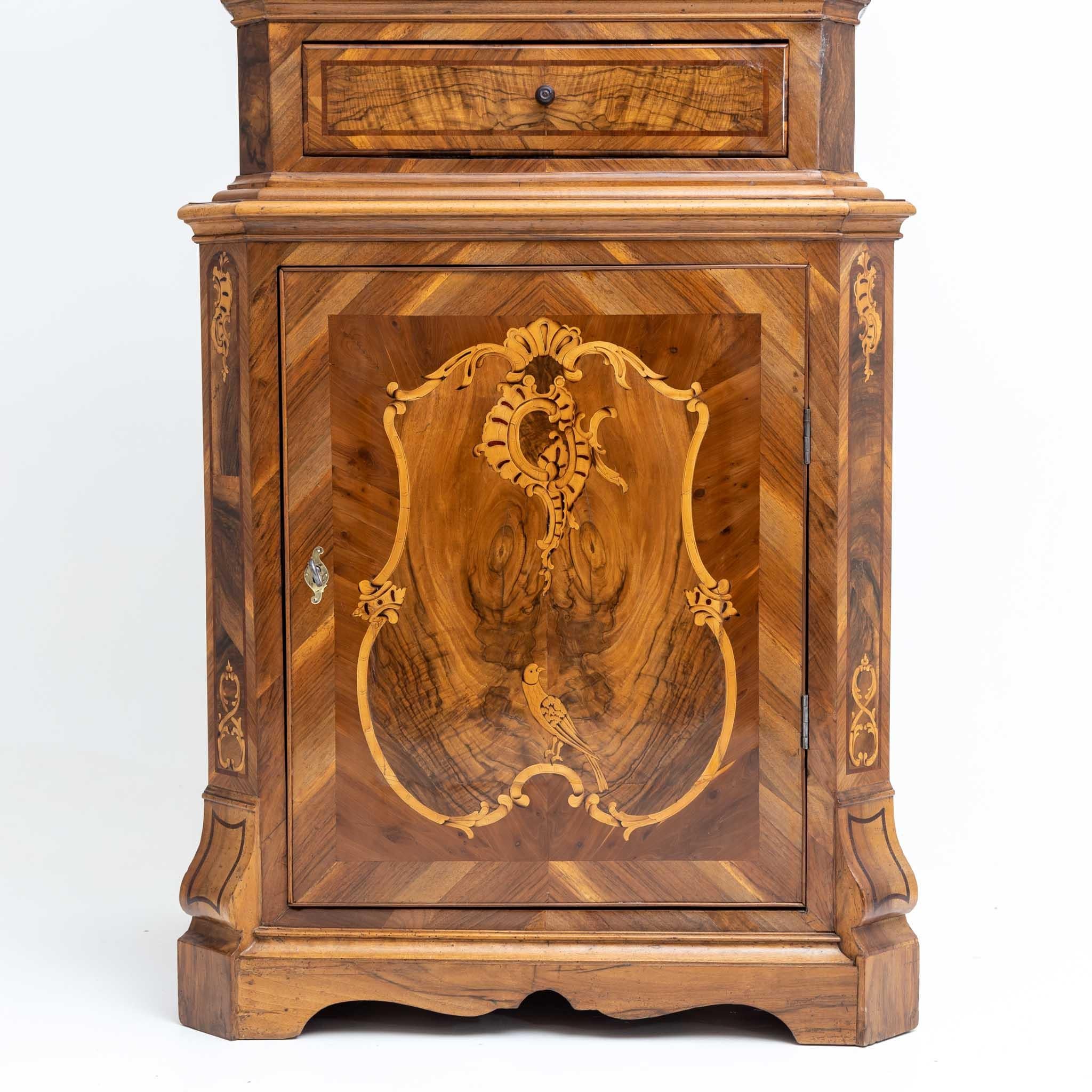 Linen Press with Spindle, Walnut with Inlays, 18th Century For Sale 9