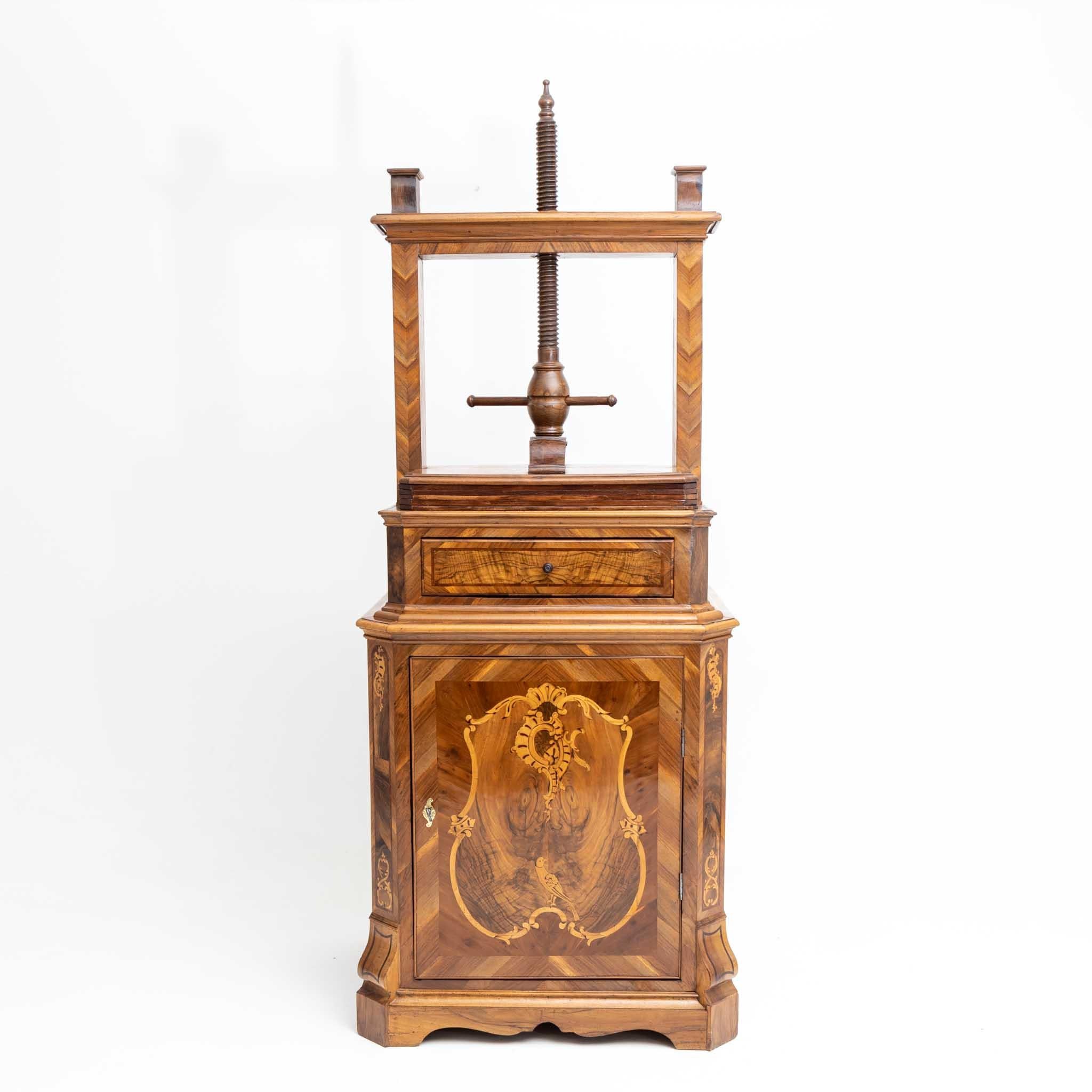 Linen Press with Spindle, Walnut with Inlays, 18th Century For Sale 10