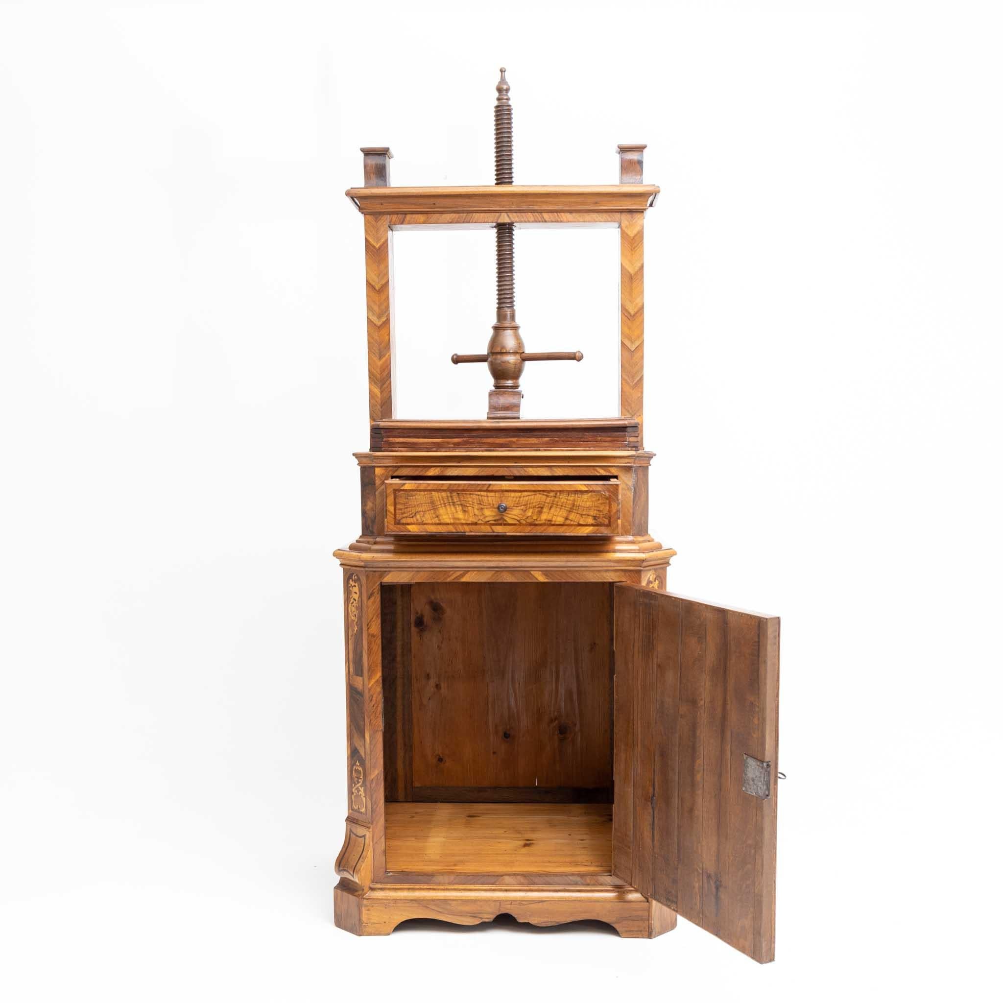 Linen Press with Spindle, Walnut with Inlays, 18th Century For Sale 2