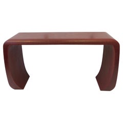 Table console sculptée laquée rouge en lin