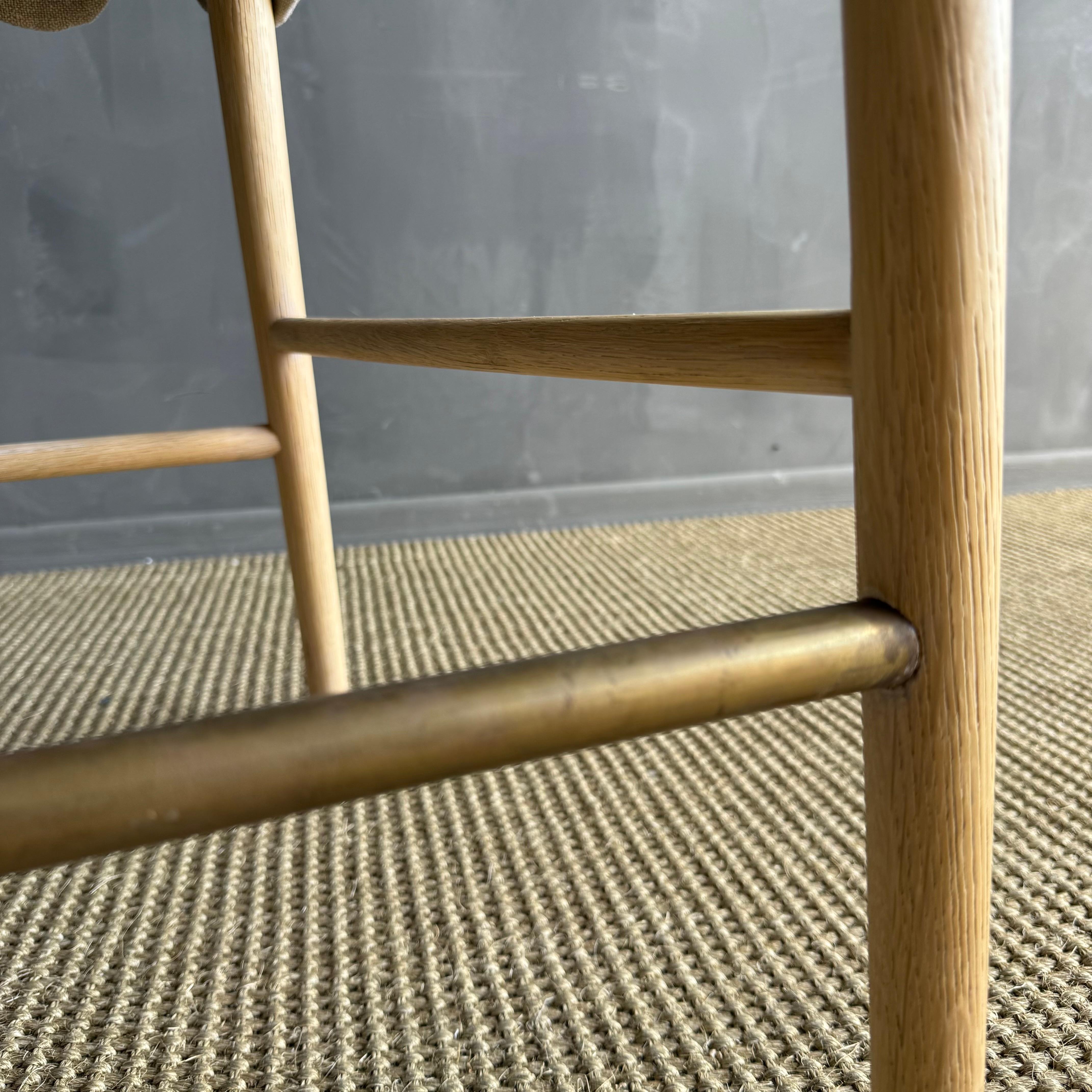 Kate Linen Slip Covered Counter Height Stool

This linen slipcovered dining chair is a stylish and comfortable addition to any kitchen or bar. Made from heavy-weight fabric with a soft hand, it features scalloped detailing for a touch of elegance.