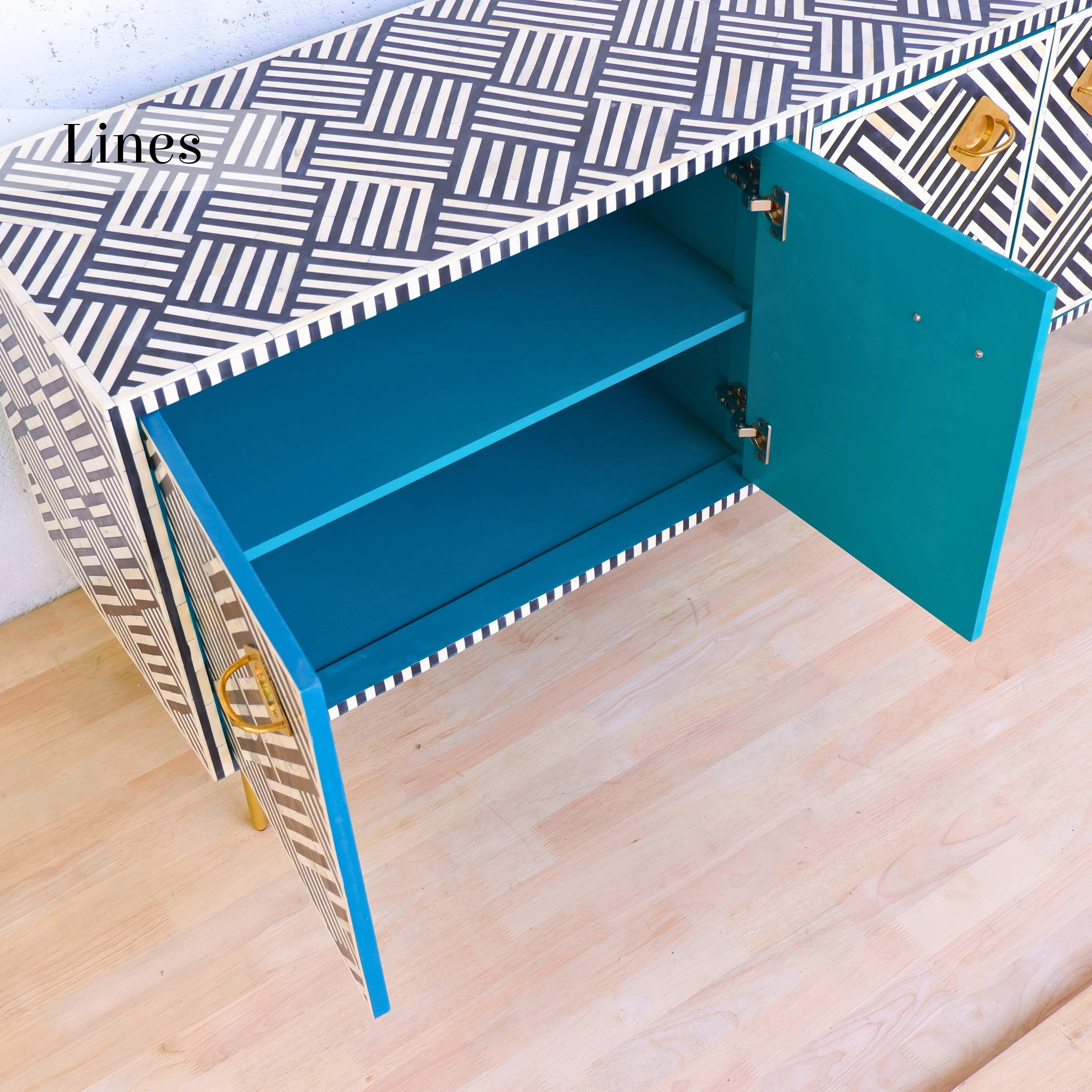 Lines Console multimediale con intarsio nero, credenza realizzata a mano da Artisanal in vendita 1