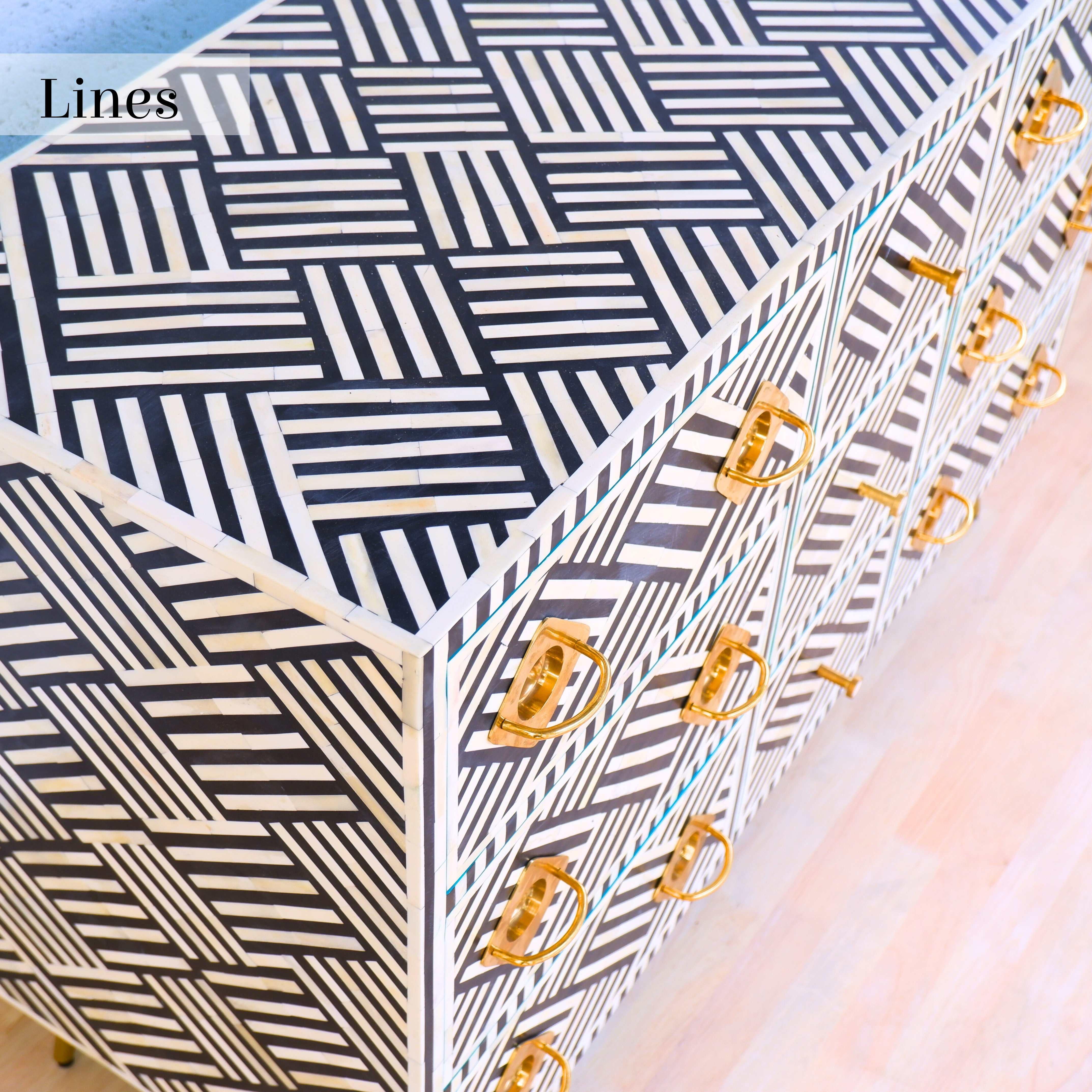Lines Cassettiera a nove cassetti con intarsio nero, cassettiera realizzata a mano da Artisanal In condizioni Nuovo in vendita a New York, NY