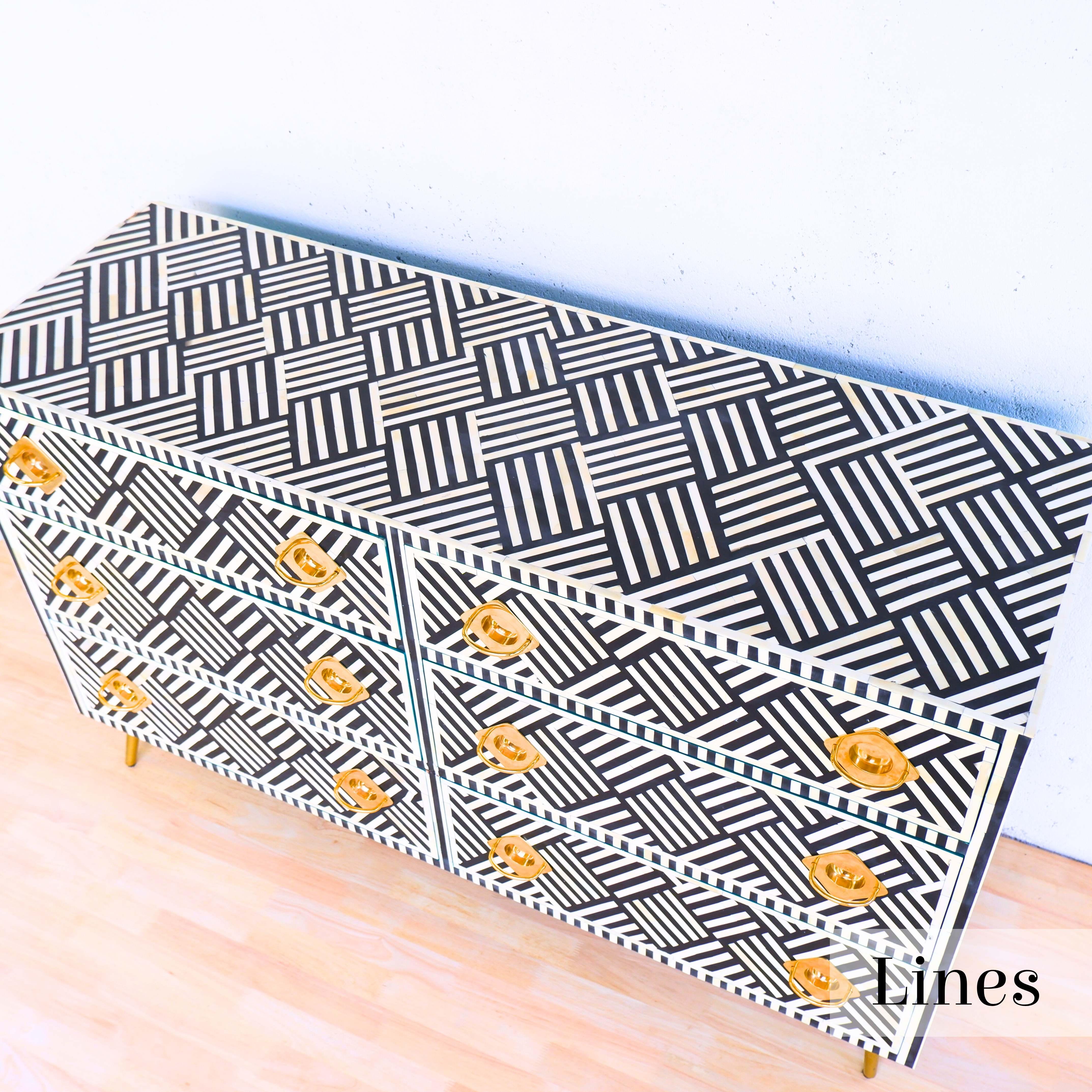 Líneas Cómoda Seis Cajones Incrustación Negra, Cómoda Hecha a Mano por Artisanal en Nuevo estado para la venta en New York, NY