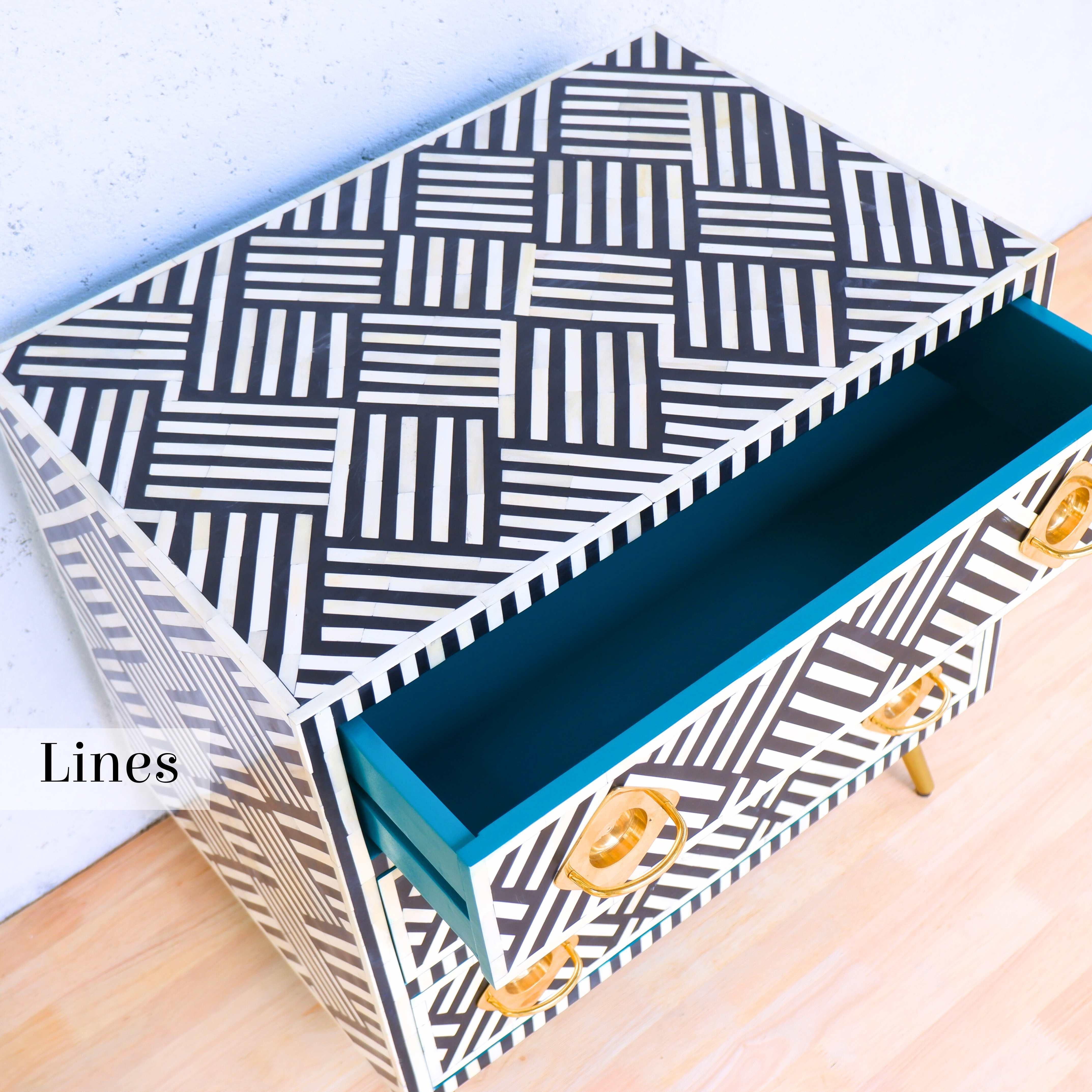 Lines Cassettiera a tre cassetti con intarsio nero, cassettiera realizzata a mano da Artisanal in vendita 2