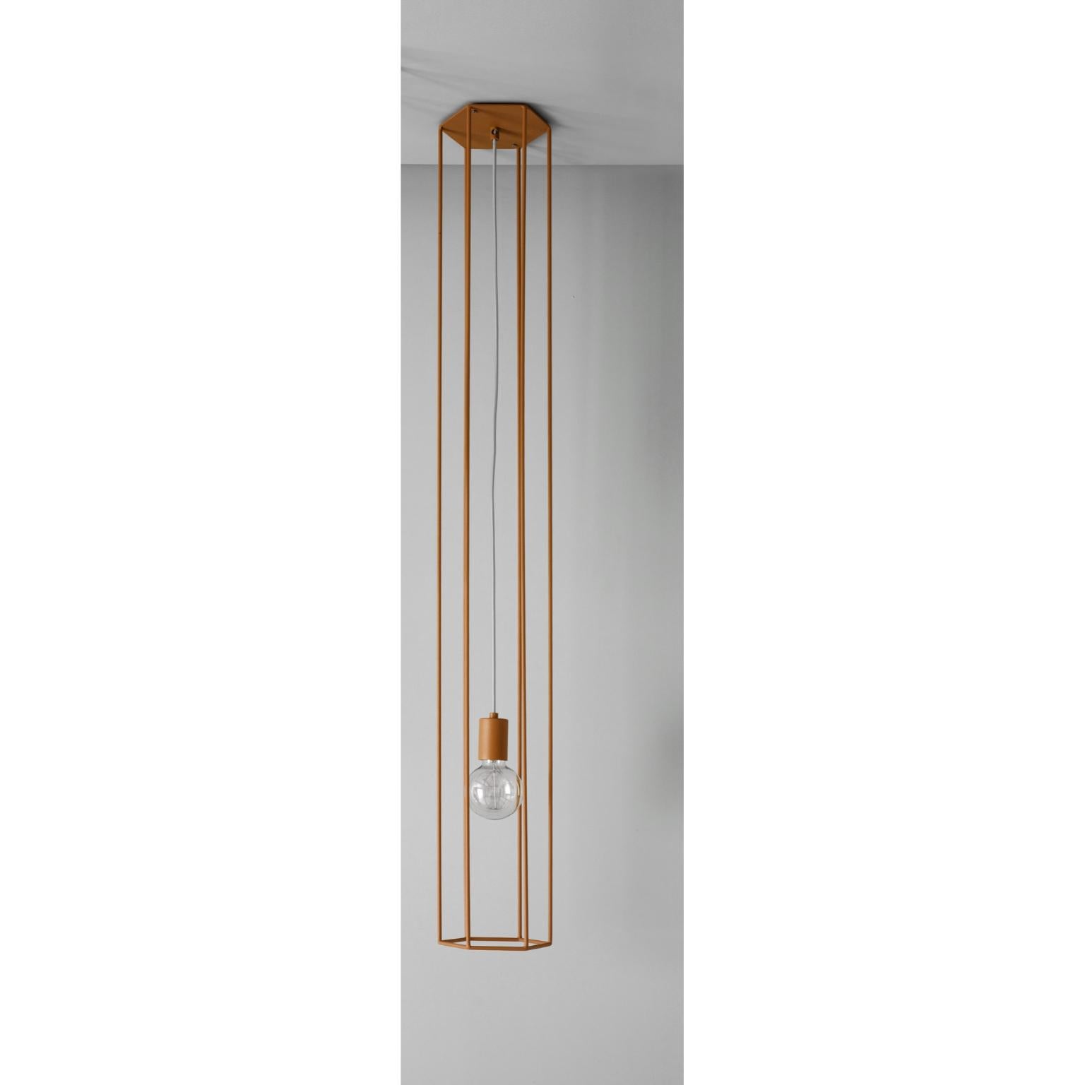Lampada da soffitto Lines Hex Big Almond di +kouple
Dimensioni: D 16 x L 18,4 x H 140 cm. 
Materiali: Acciaio verniciato a polvere.

Disponibile in diverse opzioni di colore. Disponibile in due diverse dimensioni. Contattateci.

Tutte le nostre