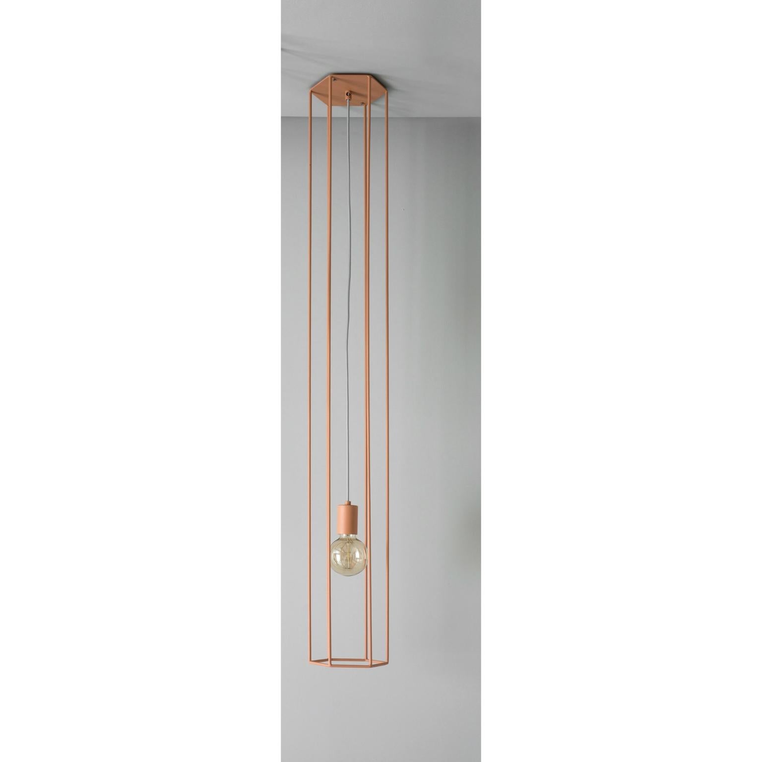 Lampada da soffitto Lines Hex Big Coral di +kouple
Dimensioni: D 16 x L 18,4 x H 140 cm. 
Materiali: Acciaio verniciato a polvere.

Disponibile in diverse opzioni di colore. Disponibile in due diverse dimensioni. Contattateci.

Tutte le nostre