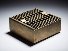 Incensiere modernista in bronzo patinato a mano LINES di REDA AMALOU DESIGN