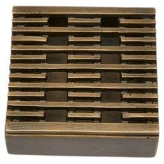 Incensiere modernista in bronzo patinato a mano LINES di REDA AMALOU DESIGN