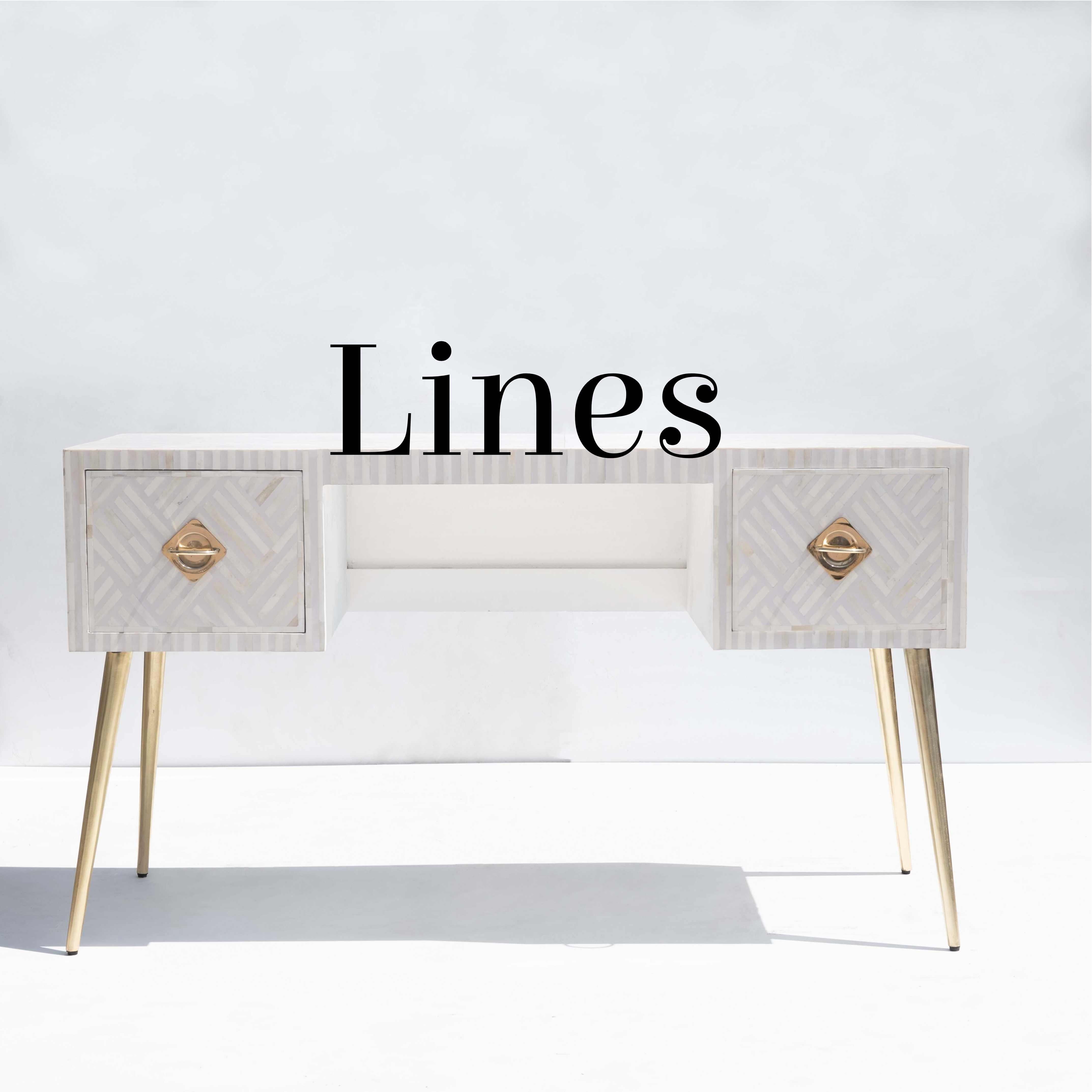 Eleva il tuo ufficio o il tuo spazio di lavoro con la squisita scrivania con intarsio bianco di Artisanal, un'aggiunta straordinaria che fonde perfettamente l'artigianato senza tempo con la raffinatezza moderna.

Adornata con intricati motivi a