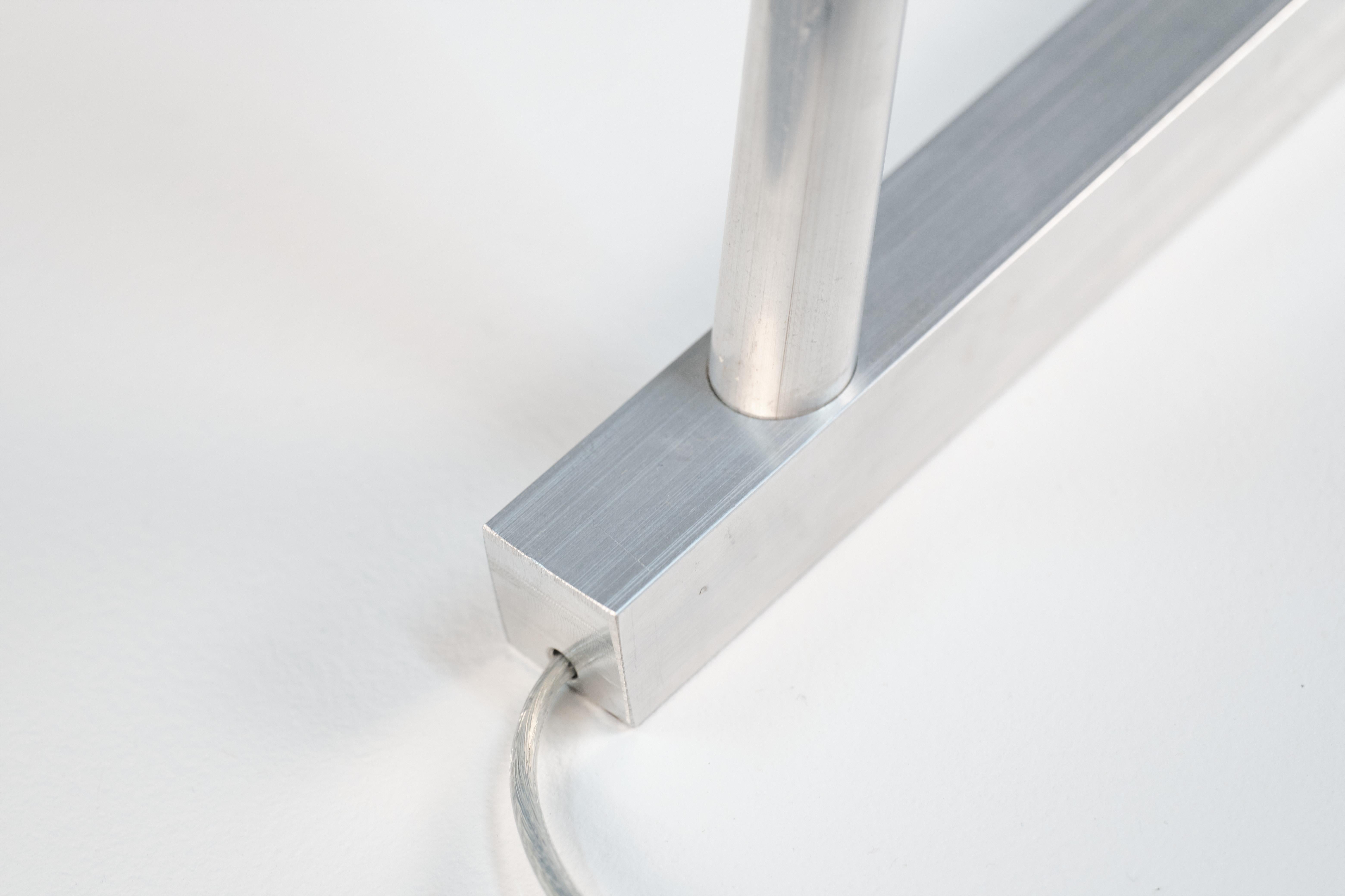 Linestra_2. Contemporáneo minimalista  lámpara de sobremesa de aluminio en venta 1