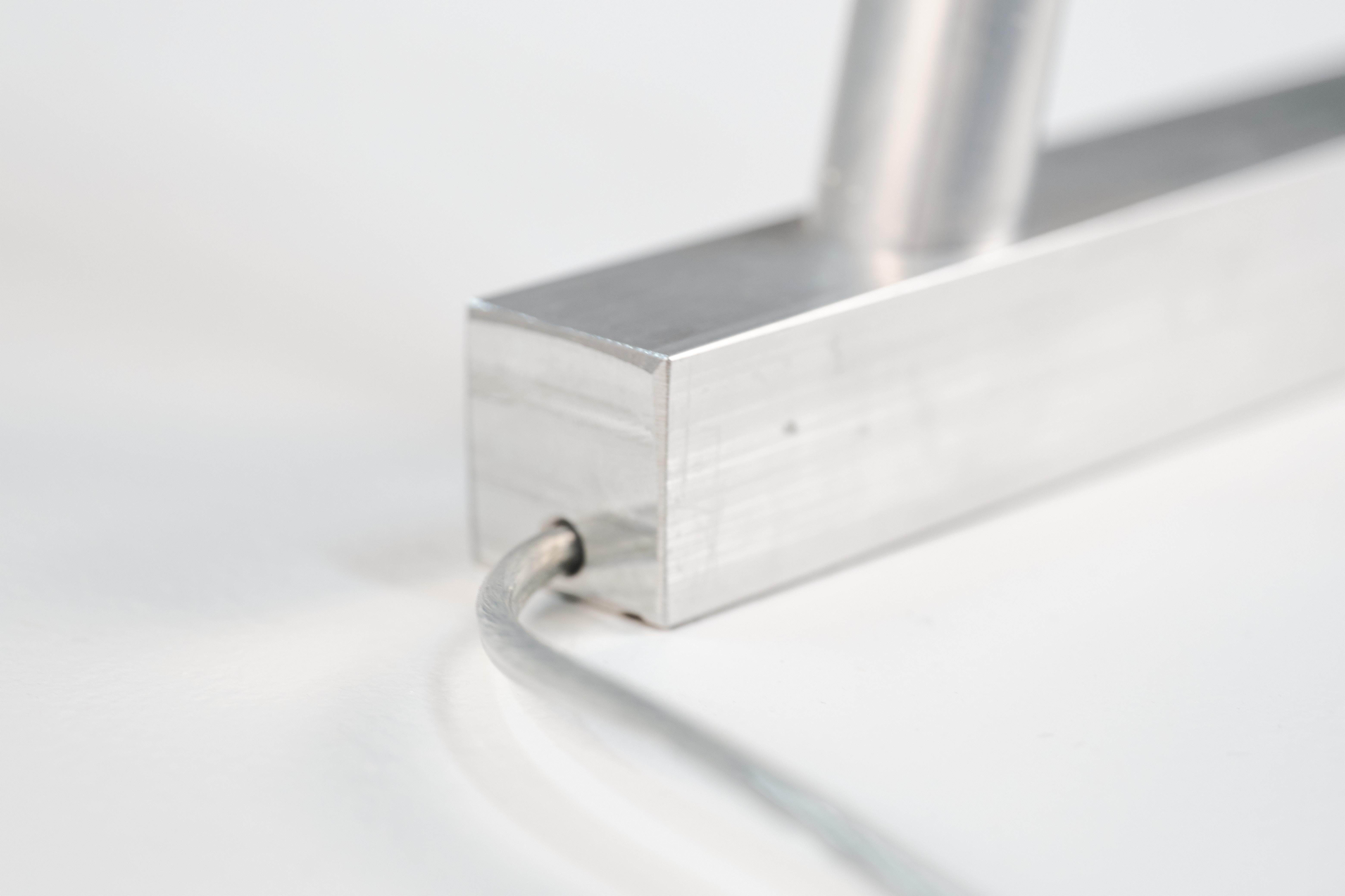 Linestra_2. Contemporáneo minimalista  lámpara de sobremesa de aluminio en venta 2