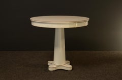 "LINET" Zeitgenössischer Esstisch in Hochglanzlackierung