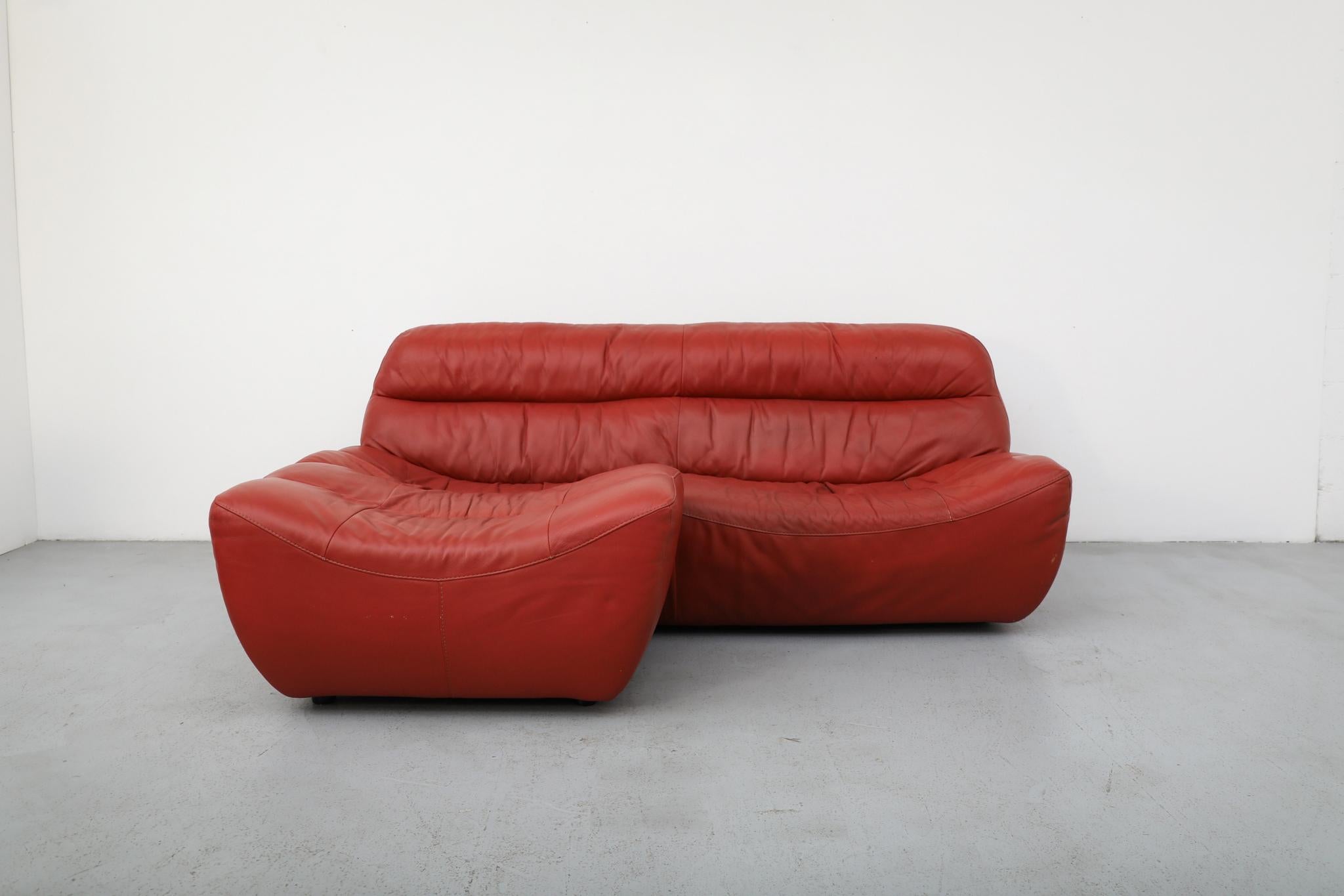 Moderne Linge Roset Style Canapé en cuir brique avec ottoman en vente