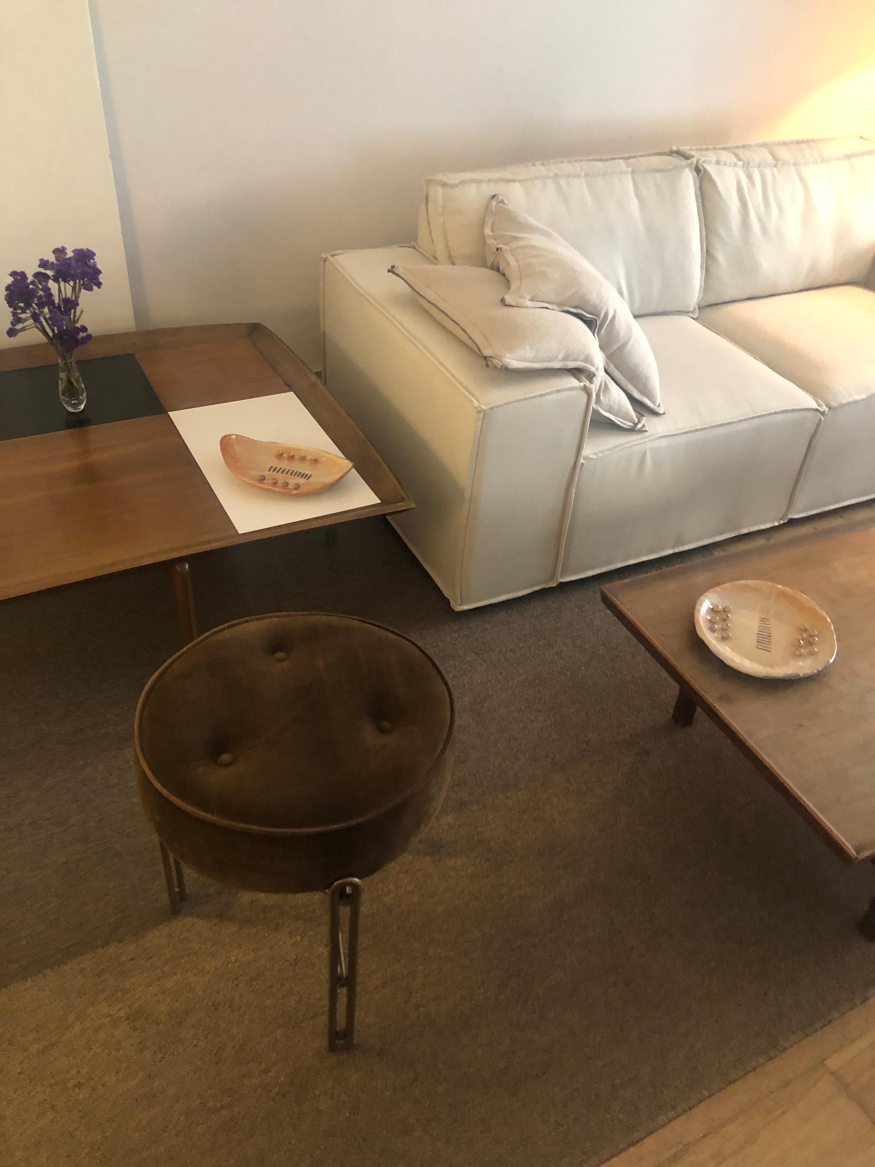 Linha Upholstered Stool in Brown Velvet by Filipe Ramos Brasileño en venta