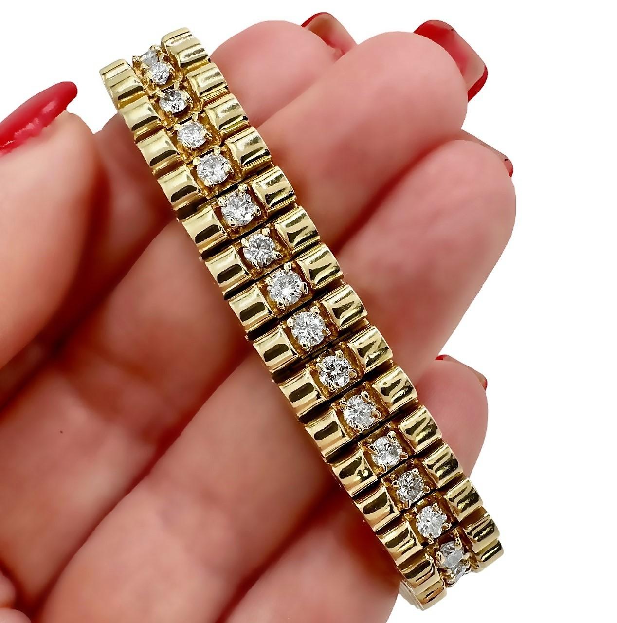 Link Bracelet in 14k Gold and Diamonds In Good Condition For Sale In Palm Beach, FL