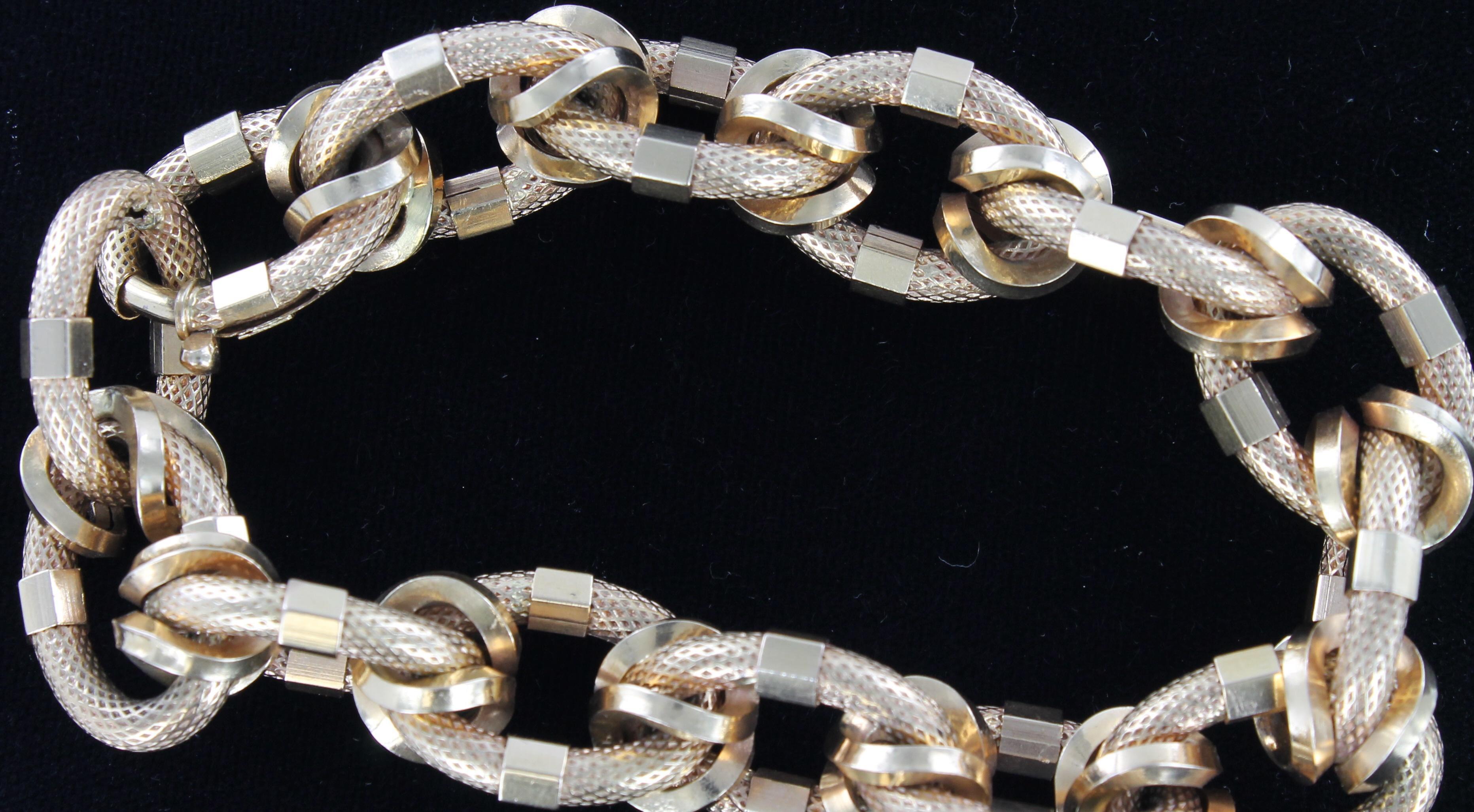 Modern Link Bracelet in 18 Karat Yellow Gold For Sale